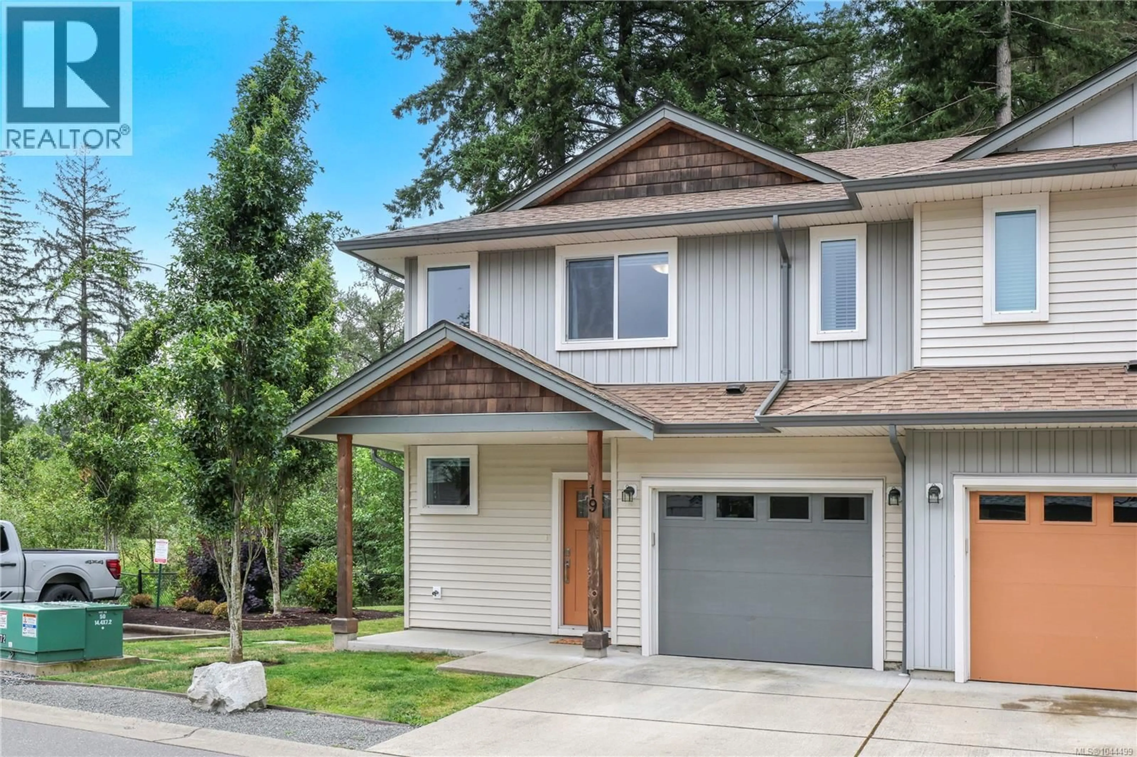 Home with vinyl exterior material, street for 19 - 2109 13TH STREET NORTHEAST, Courtenay British Columbia V9N0B1