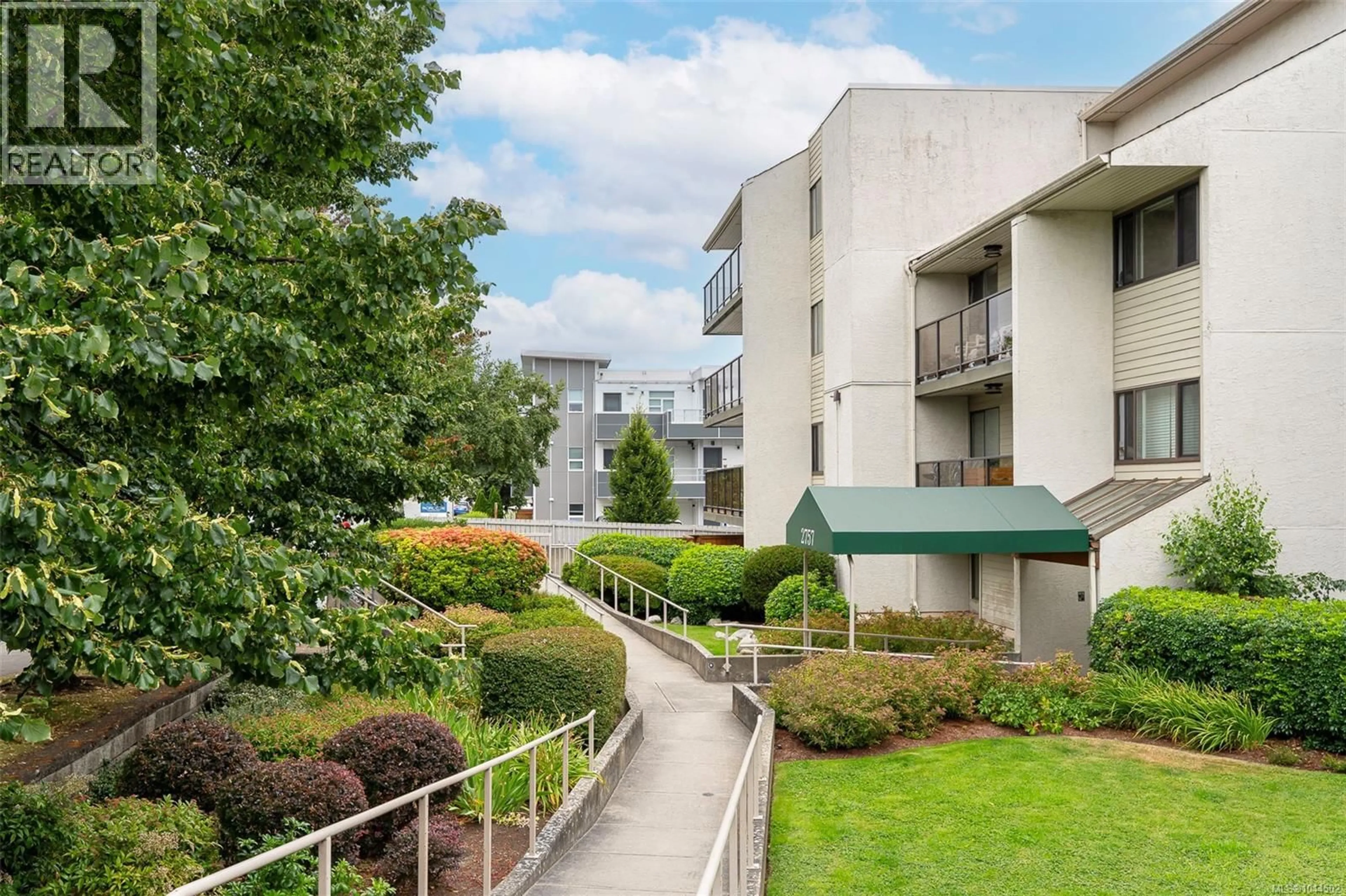 Patio, street for 104 - 2757 QUADRA STREET, Victoria British Columbia V8T4E5