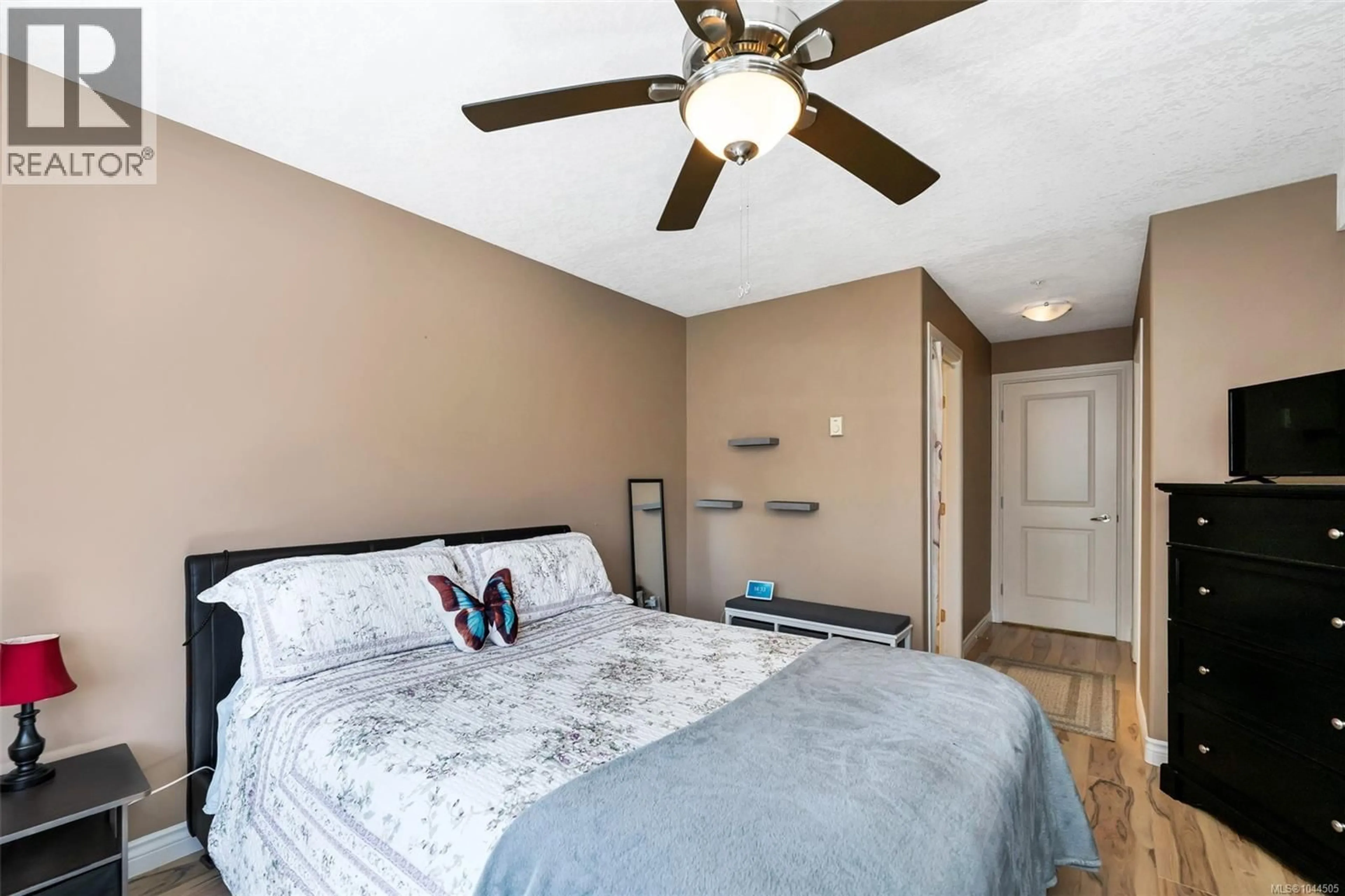 Bedroom with bed, wood/laminate floor for 106 - 650 DOBSON ROAD, Duncan British Columbia V9L2L7