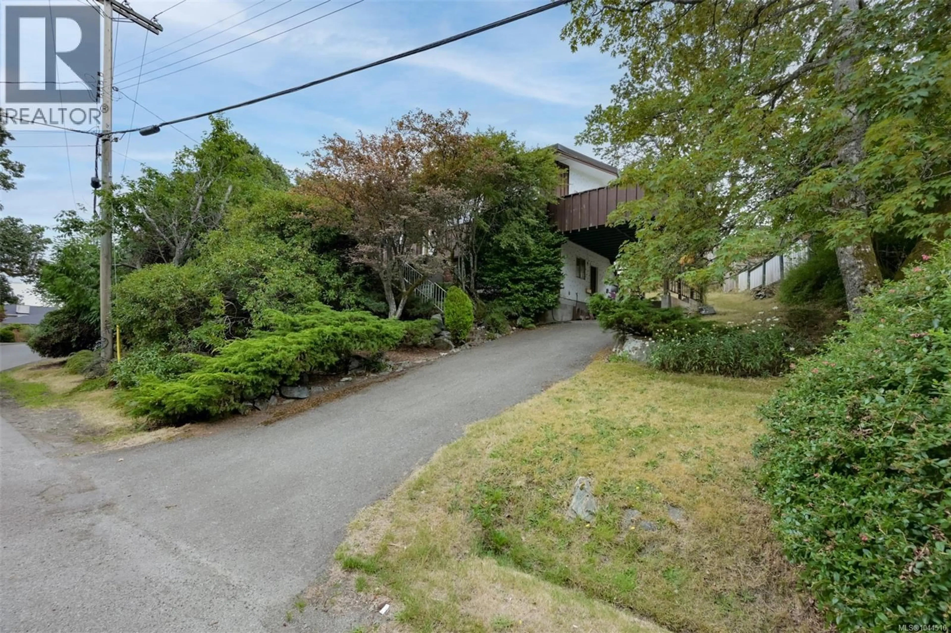 A pic from outside/outdoor area/front of a property/back of a property/a pic from drone, street for 3938 SHORNCLIFFE ROAD, Saanich British Columbia V8P2T6