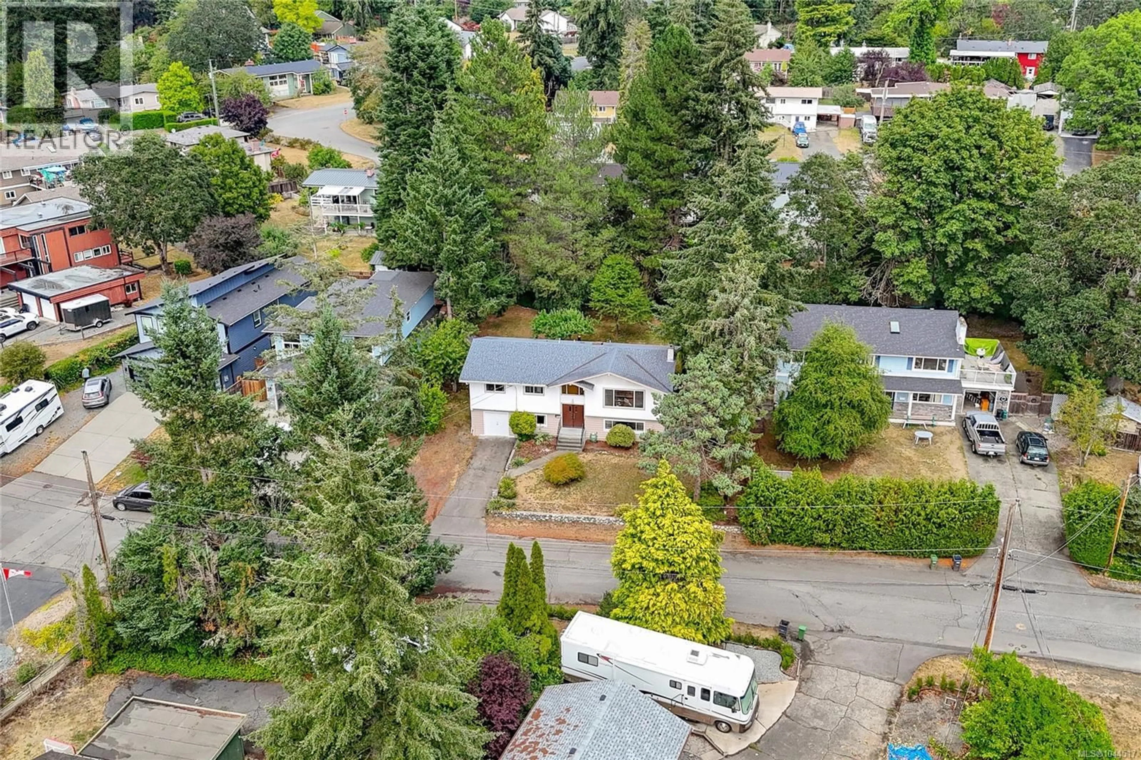 A pic from outside/outdoor area/front of a property/back of a property/a pic from drone, unknown for 5861 SYCAMORE STREET, Duncan British Columbia V9L3E3