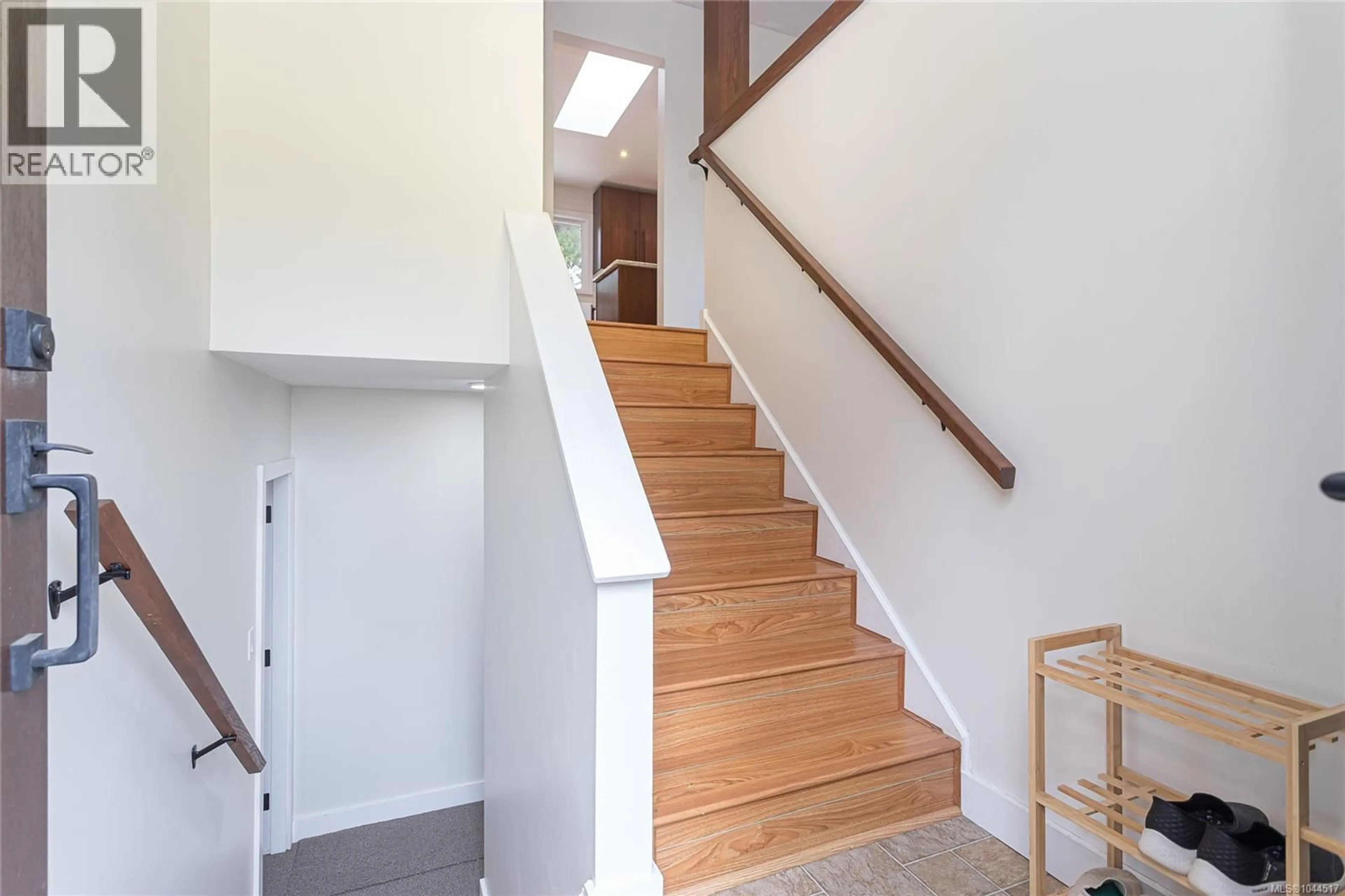 Stairs for 5861 SYCAMORE STREET, Duncan British Columbia V9L3E3