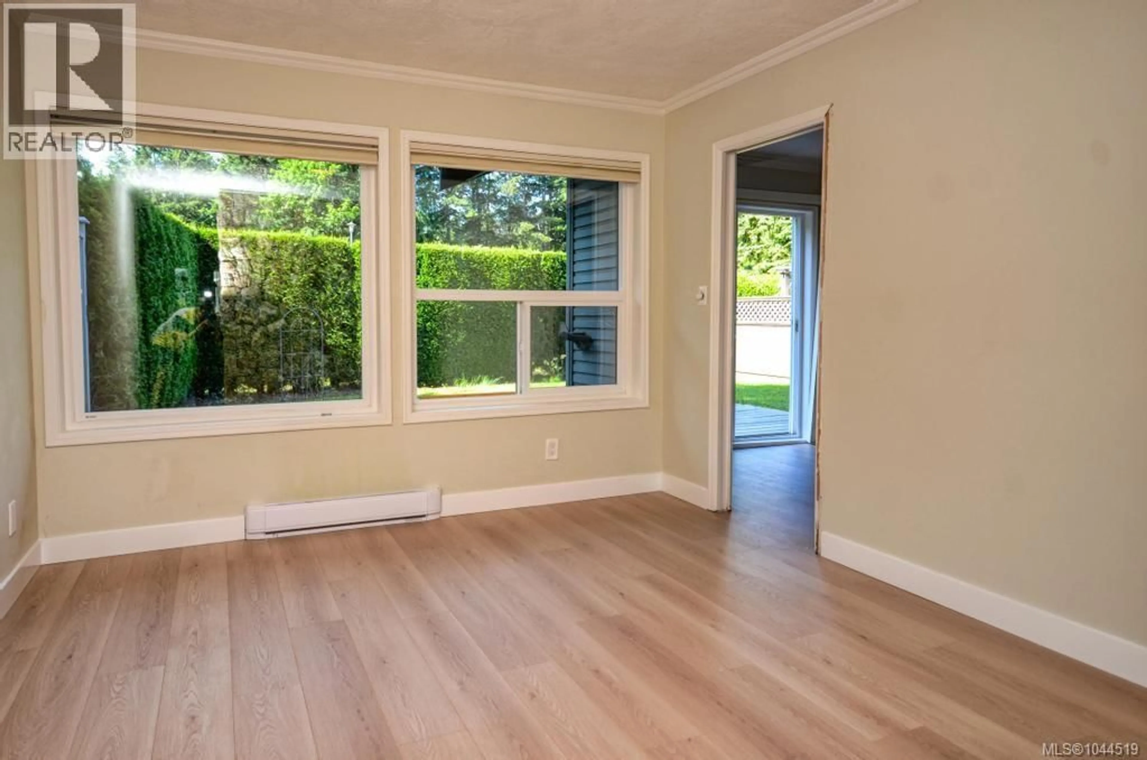 A pic of a room for 6 - 4630 LOCHSIDE DRIVE, Saanich British Columbia V8Y2T1