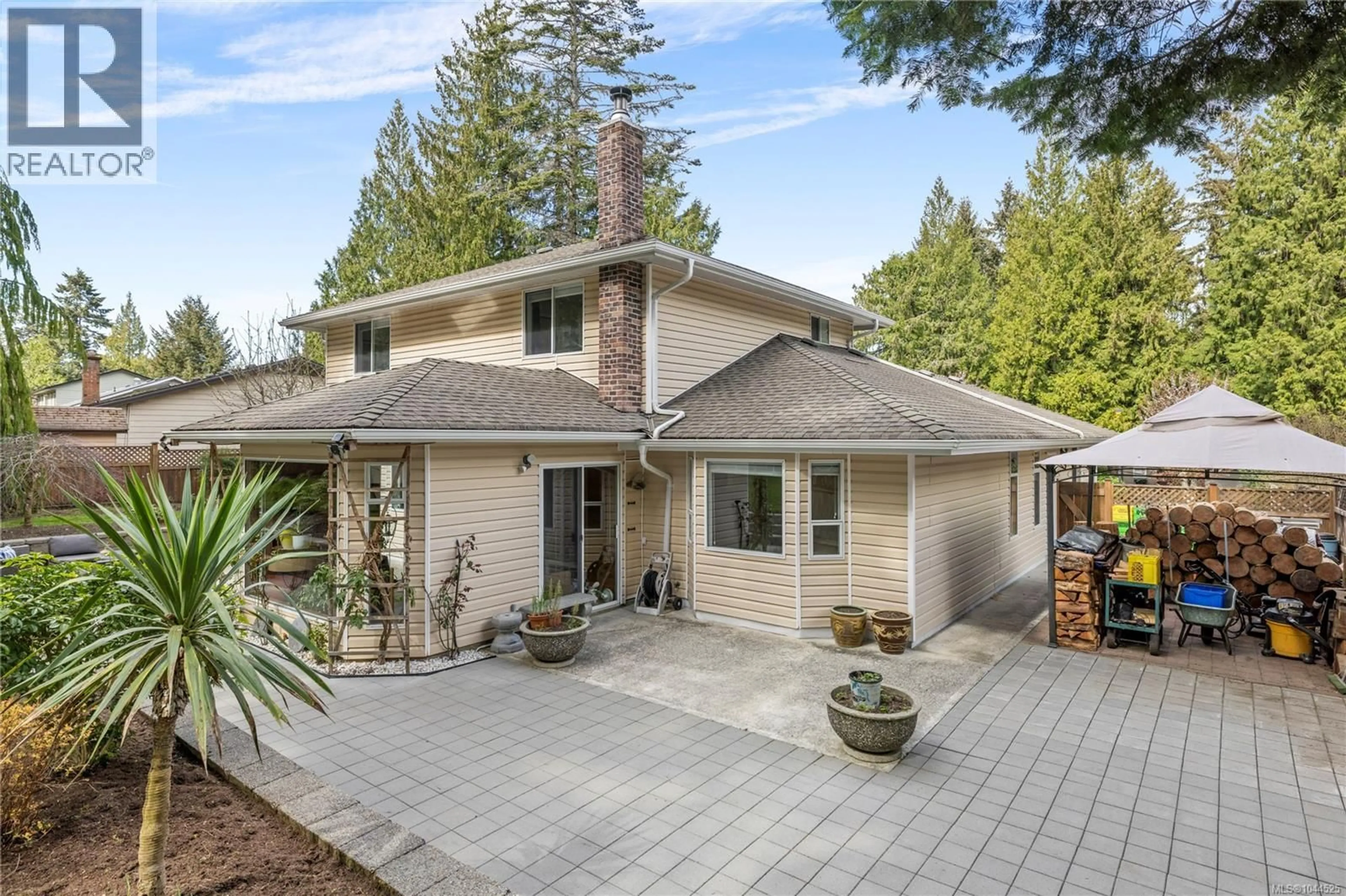 Home with vinyl exterior material, unknown for 1170 CLUBHOUSE DRIVE, Qualicum Beach British Columbia V9K1C4