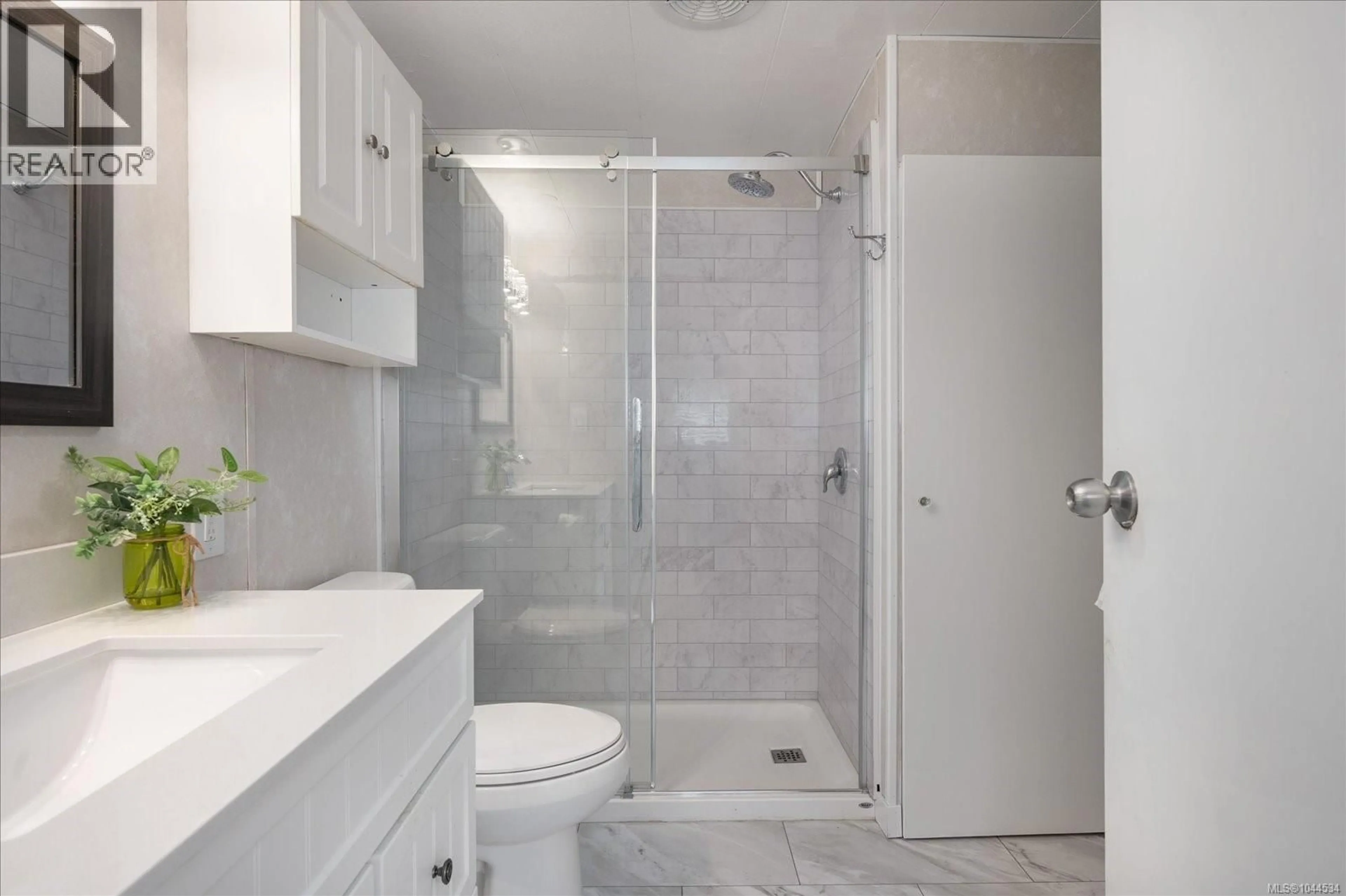 Standard bathroom, ceramic/tile floor for 39 - 1050 BOWLBY ROAD, Coombs British Columbia V0R1M0