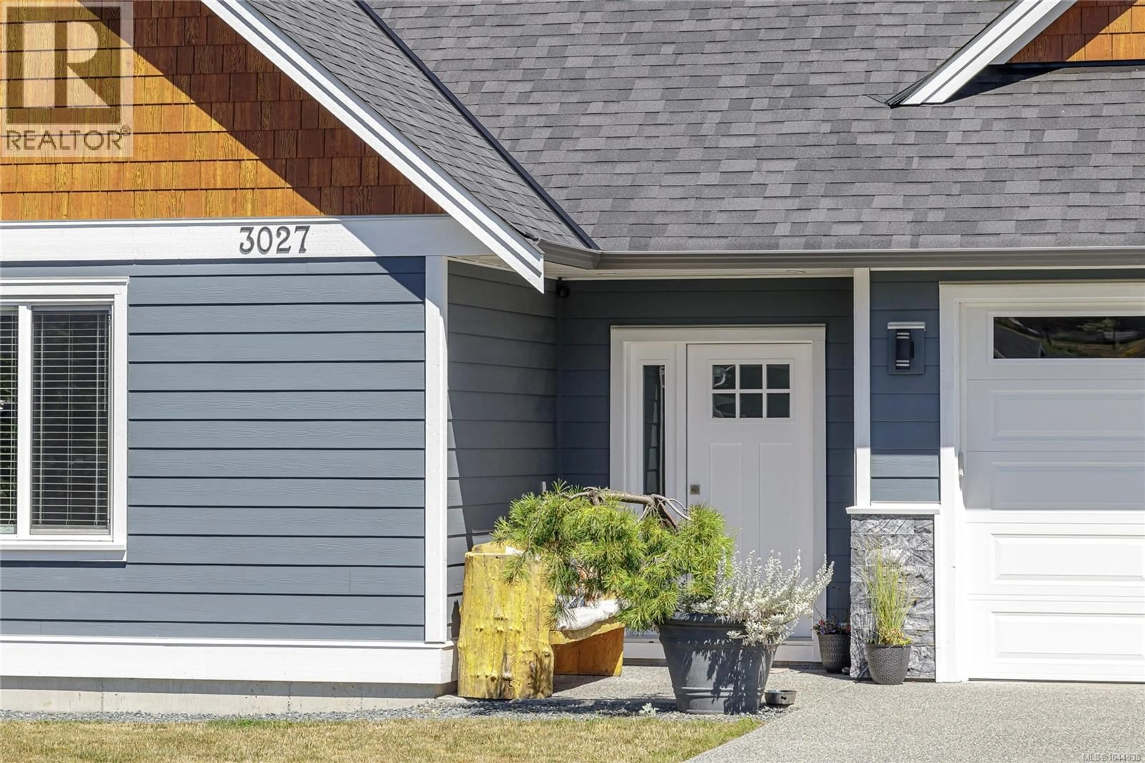 Home with vinyl exterior material, street for 3027 ABBOTT PLACE, Chemainus British Columbia V0R1K3