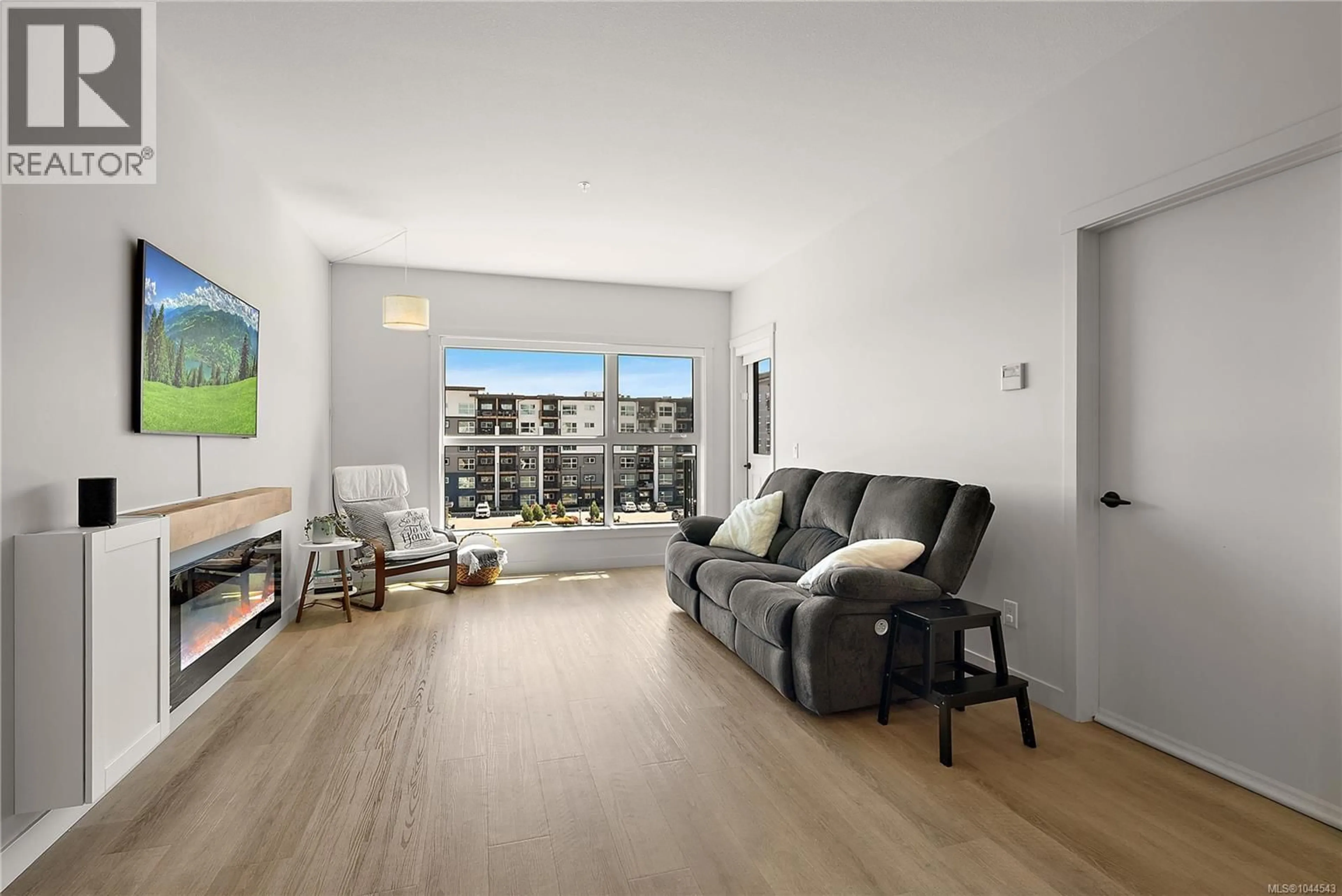 Living room with furniture, wood/laminate floor for 412 - 2461 GATEWAY ROAD, Langford British Columbia V9B6M6
