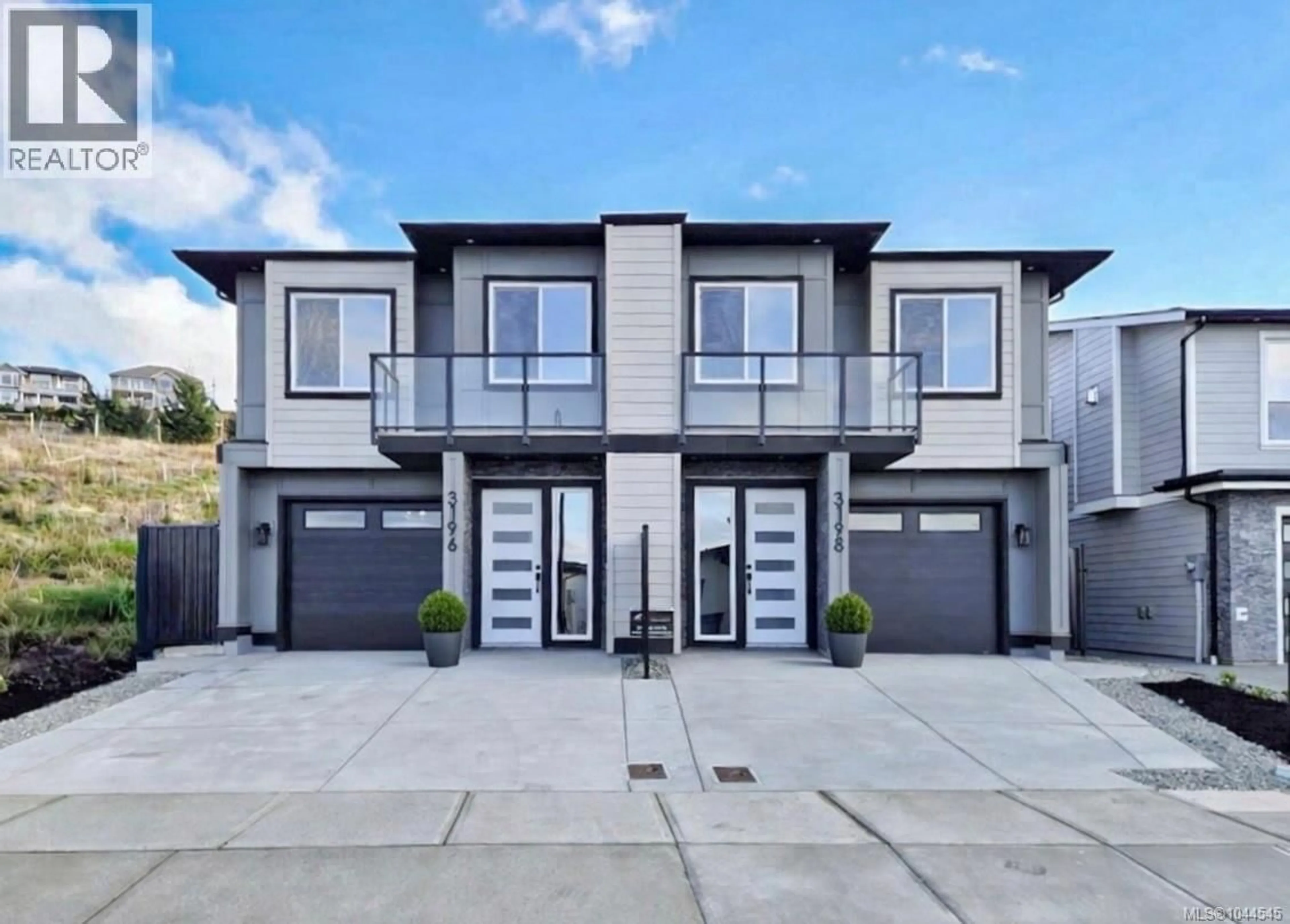 Home with vinyl exterior material, street for 3198 WOODRUSH DRIVE, Duncan British Columbia V9L0J9