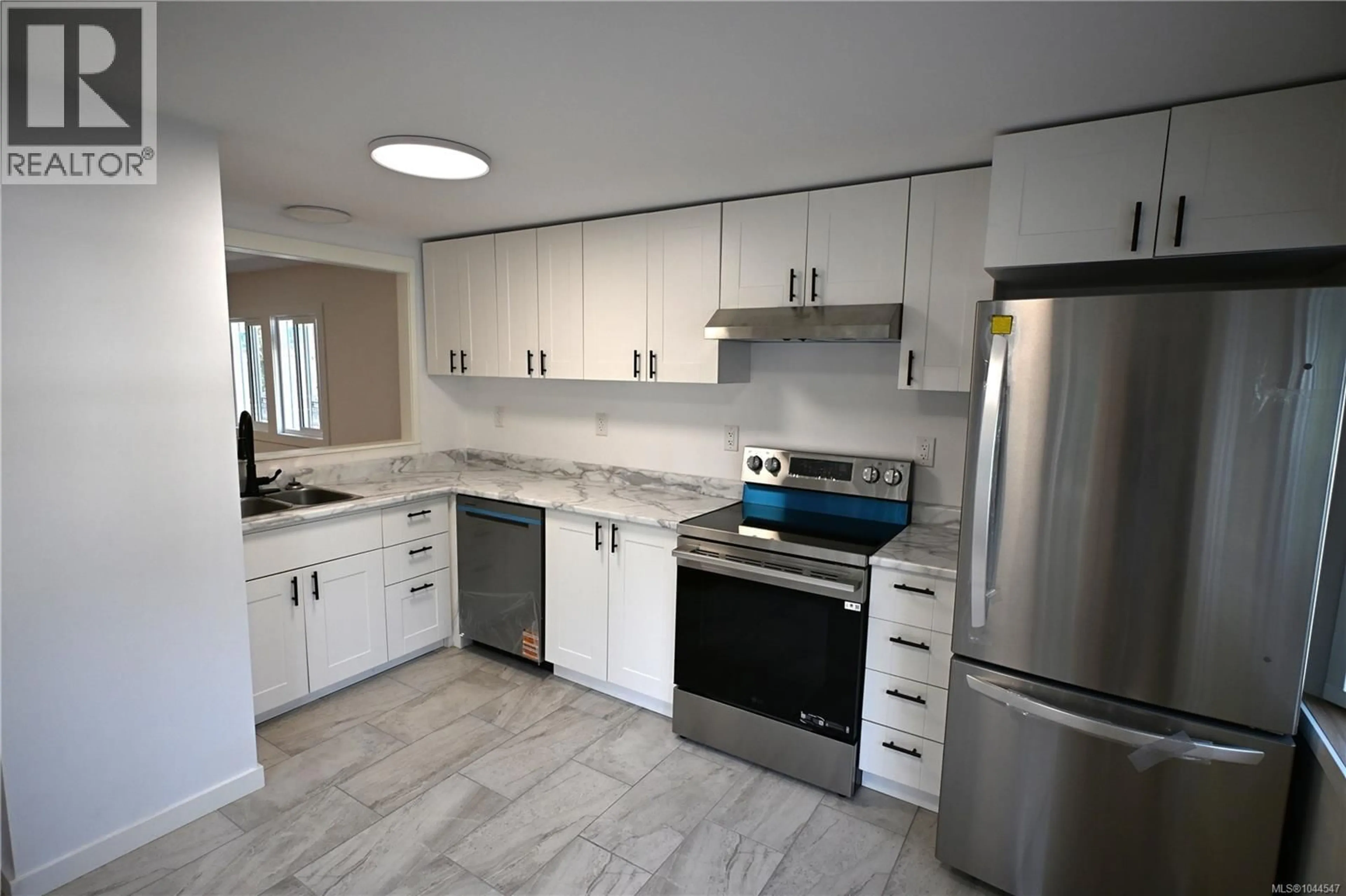 Standard kitchen, ceramic/tile floor for 55 - 1000 CHASE RIVER ROAD, Nanaimo British Columbia V9R6L9