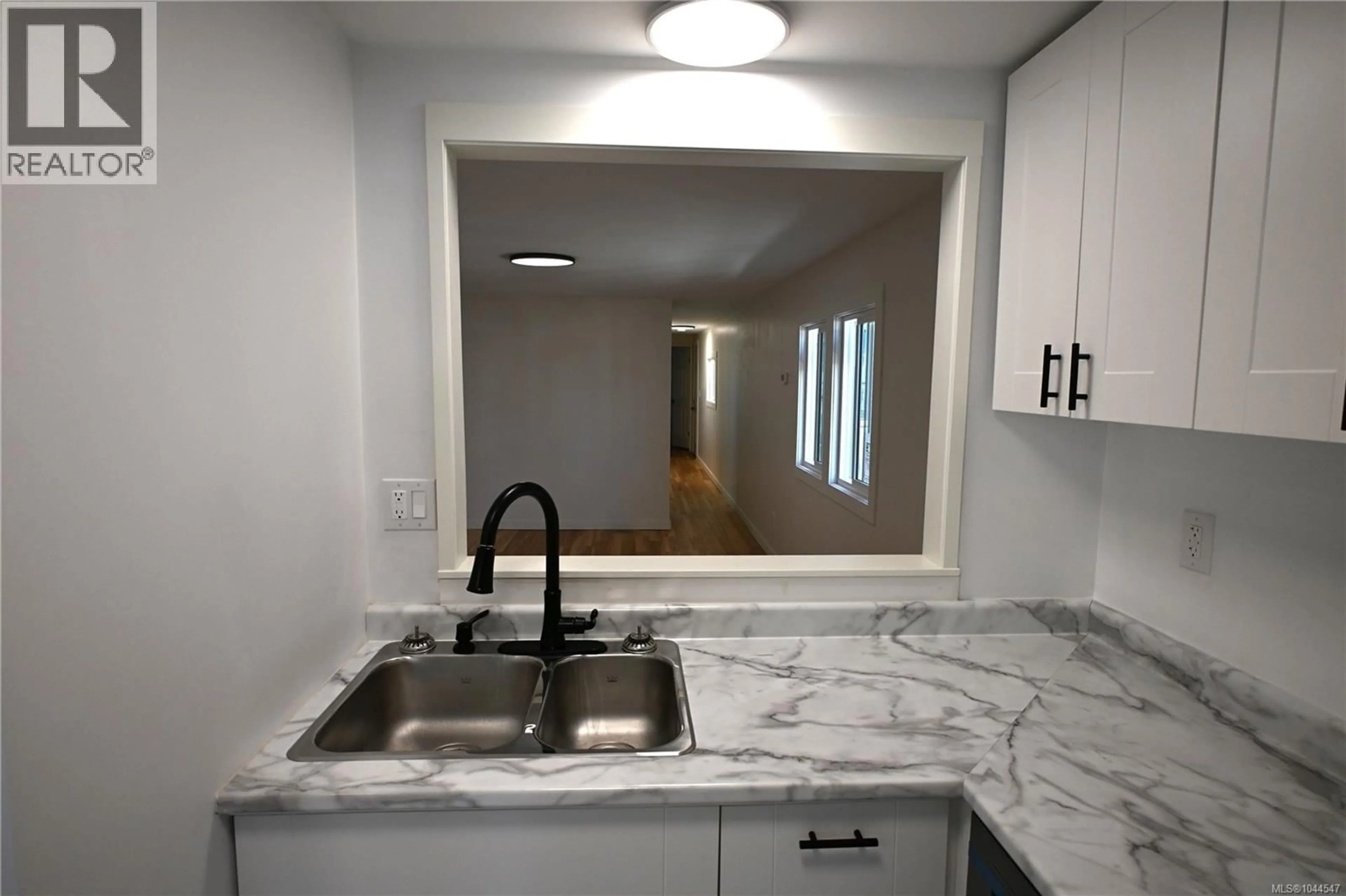 Standard kitchen, ceramic/tile floor for 55 - 1000 CHASE RIVER ROAD, Nanaimo British Columbia V9R6L9