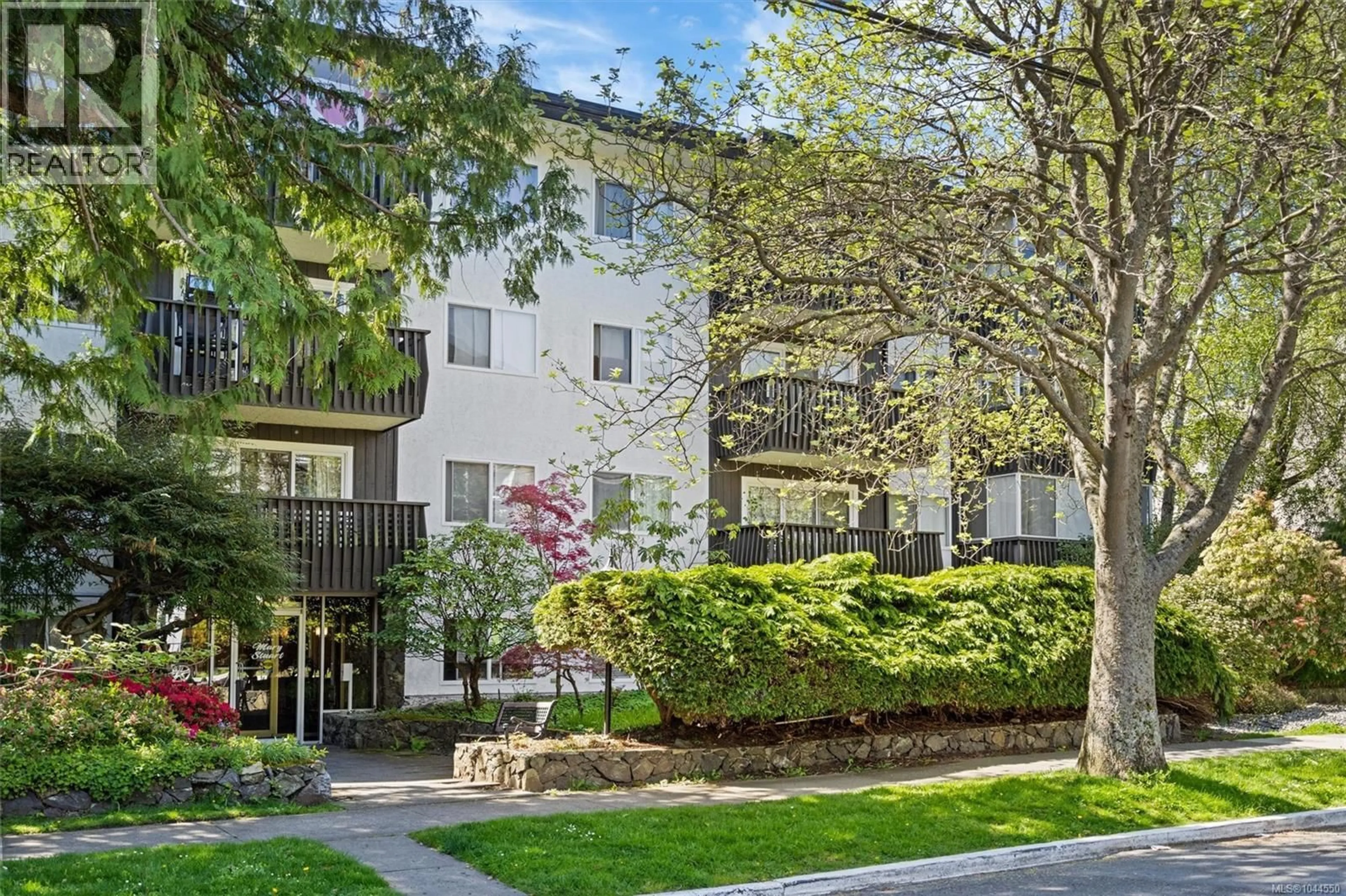 Patio, street for 204 - 1035 MCCLURE STREET, Victoria British Columbia V8V3G1