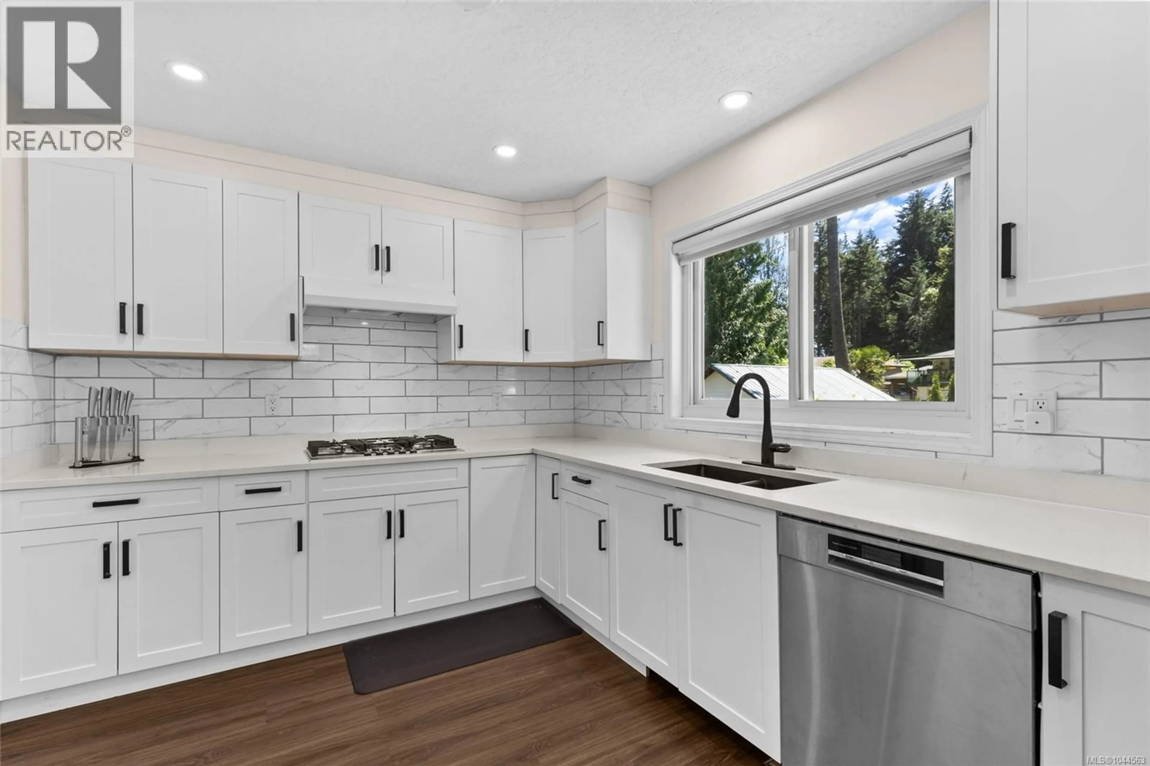 Open concept kitchen, ceramic/tile floor for 1039 HASLAM AVENUE, Langford British Columbia V9B2N3