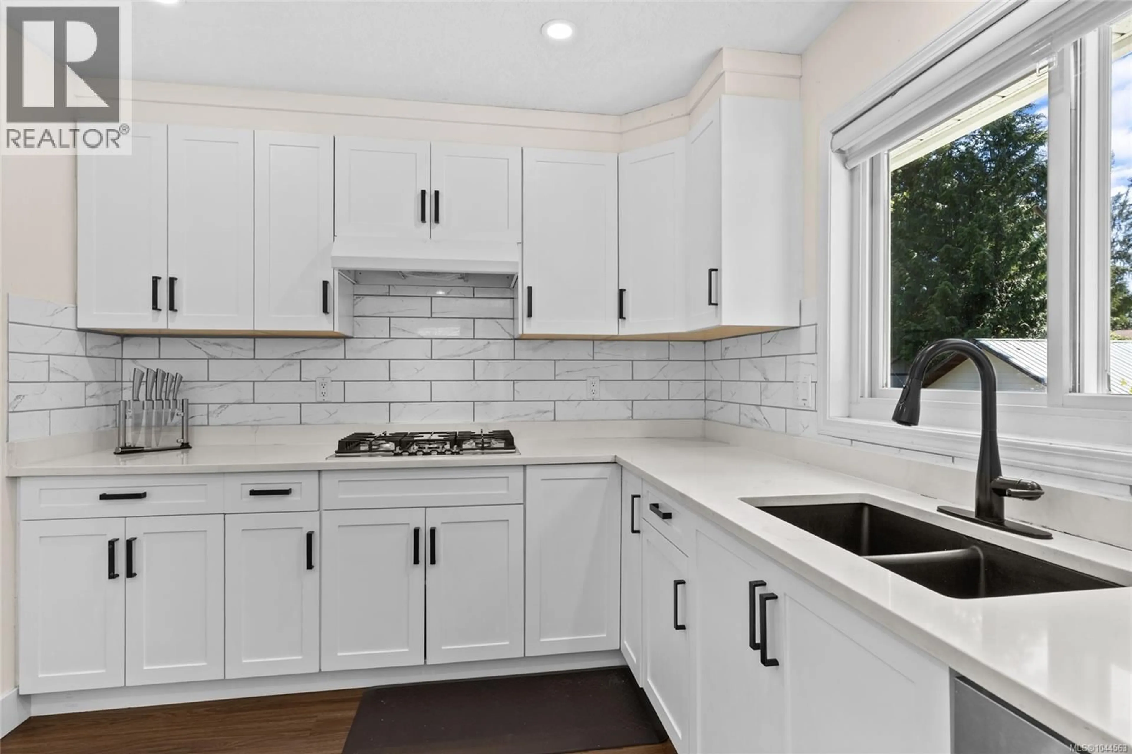 Standard kitchen, ceramic/tile floor for 1039 HASLAM AVENUE, Langford British Columbia V9B2N3