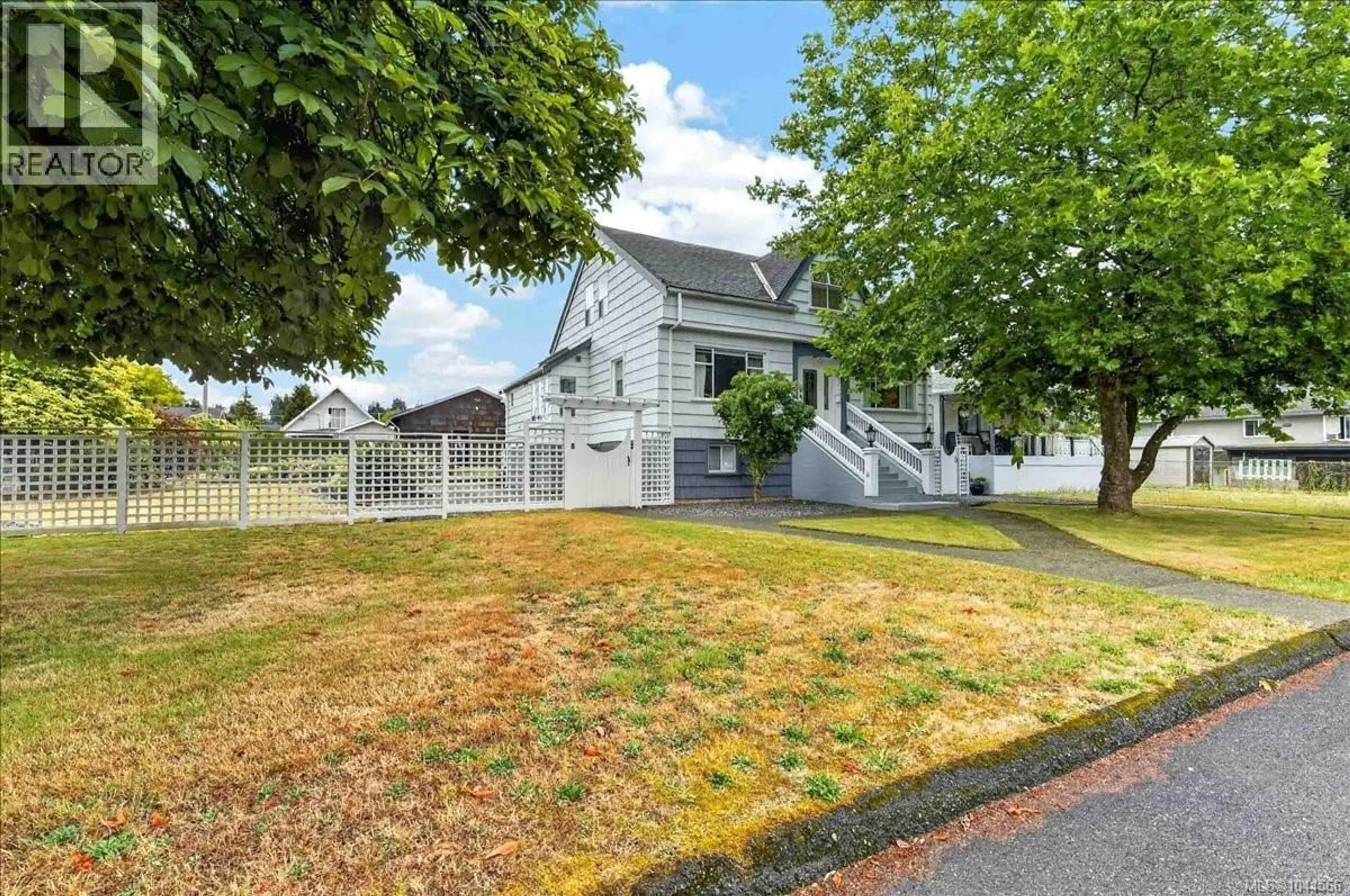A pic from outside/outdoor area/front of a property/back of a property/a pic from drone, street for 3547 8TH AVENUE, Port Alberni British Columbia V9Y4R3