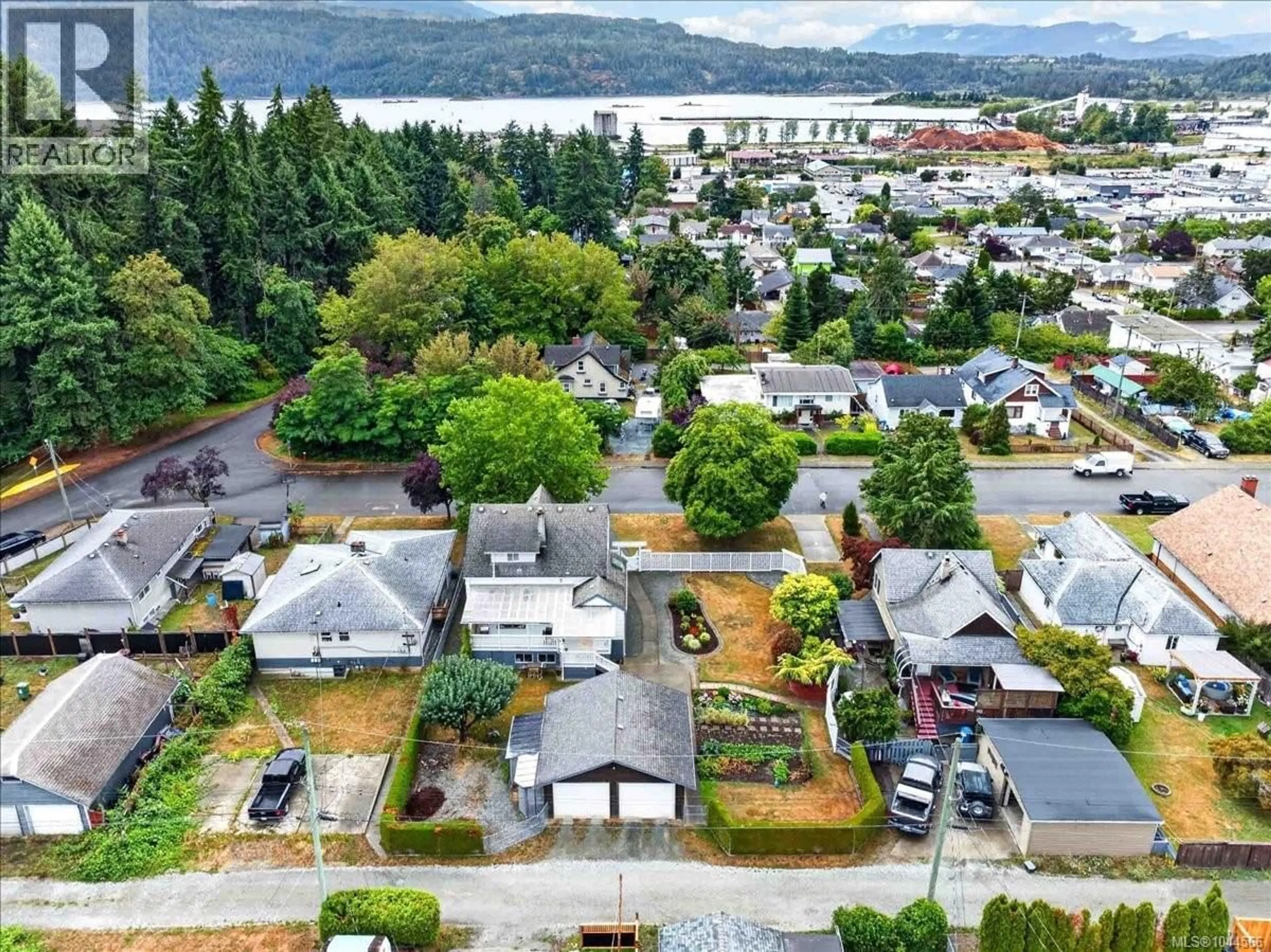 A pic from outside/outdoor area/front of a property/back of a property/a pic from drone, street for 3547 8TH AVENUE, Port Alberni British Columbia V9Y4R3