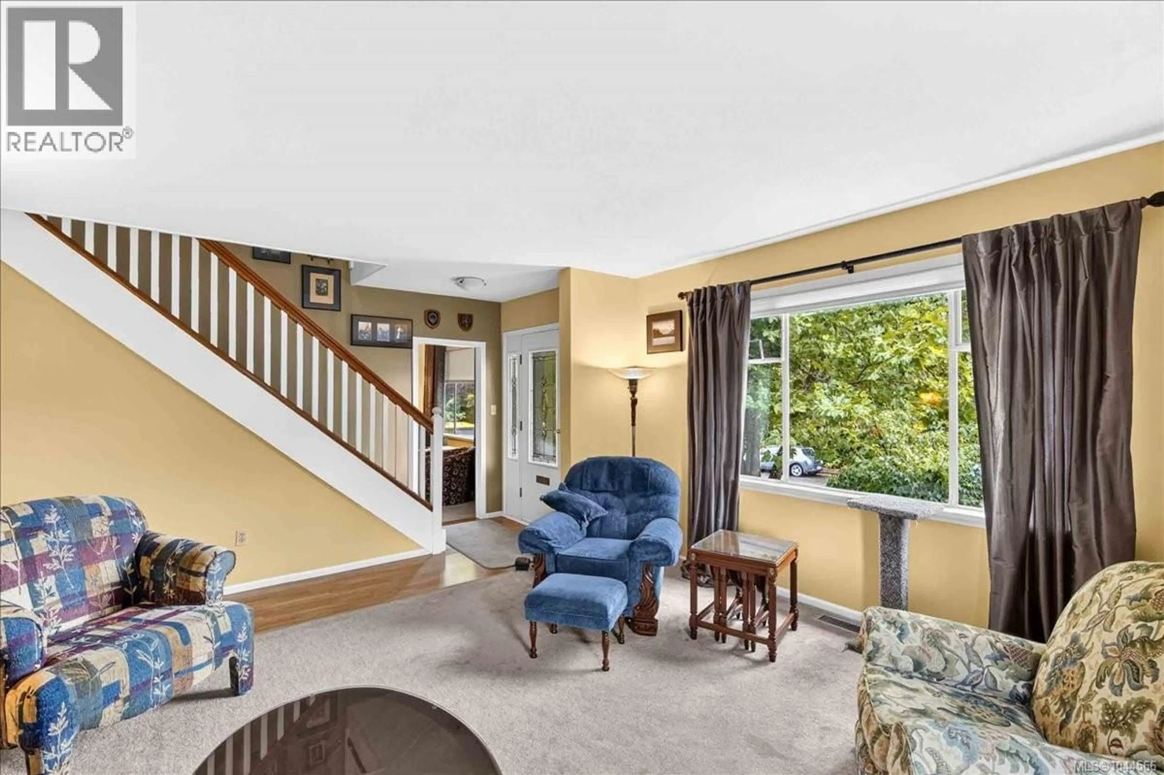 Living room with furniture, carpet floor for 3547 8TH AVENUE, Port Alberni British Columbia V9Y4R3