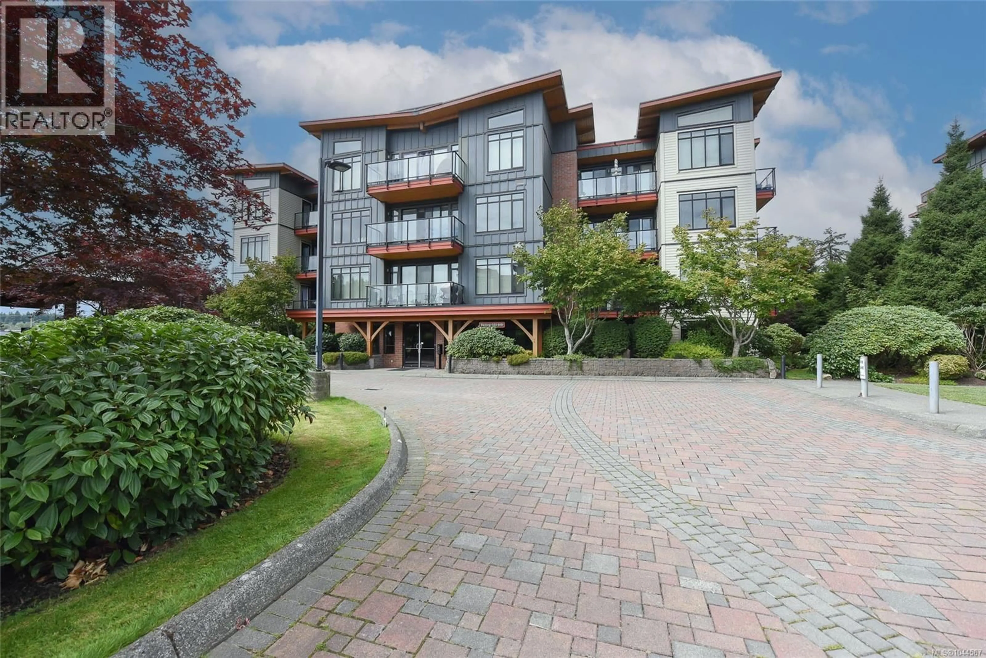 Patio, building for 114 - 2300 MANSFIELD DRIVE, Courtenay British Columbia V9N3S3