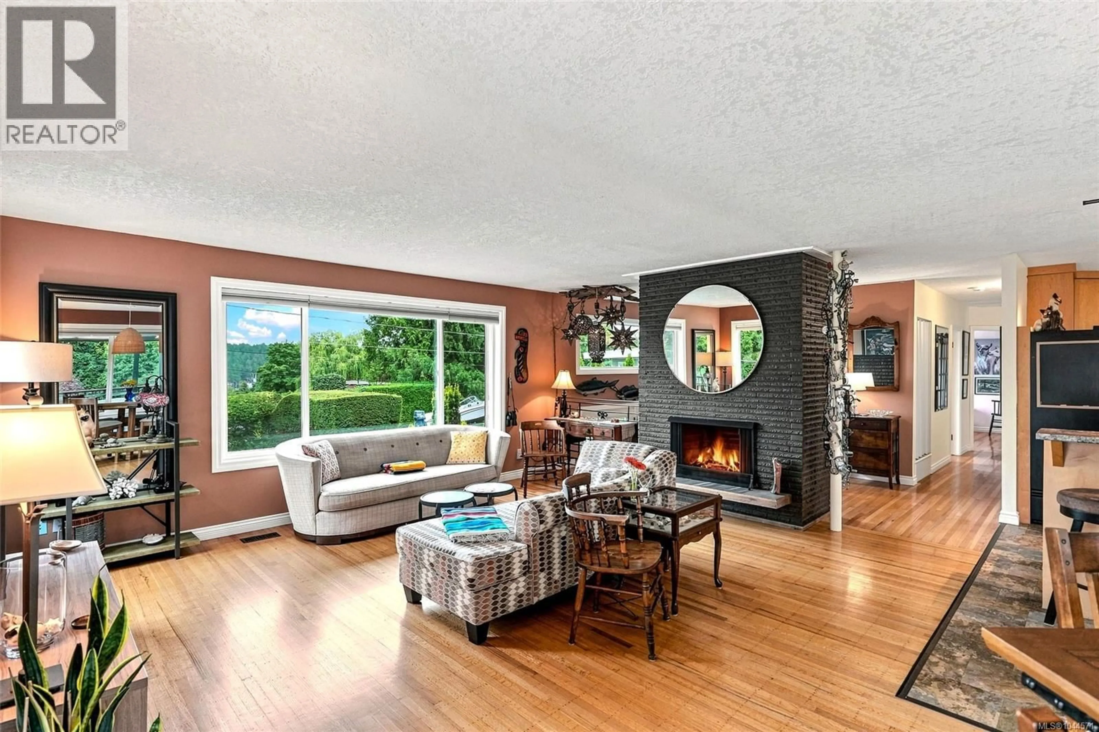 Living room with furniture, wood/laminate floor for 66 CORTEZ PLACE, Nanaimo British Columbia V9S2Y7