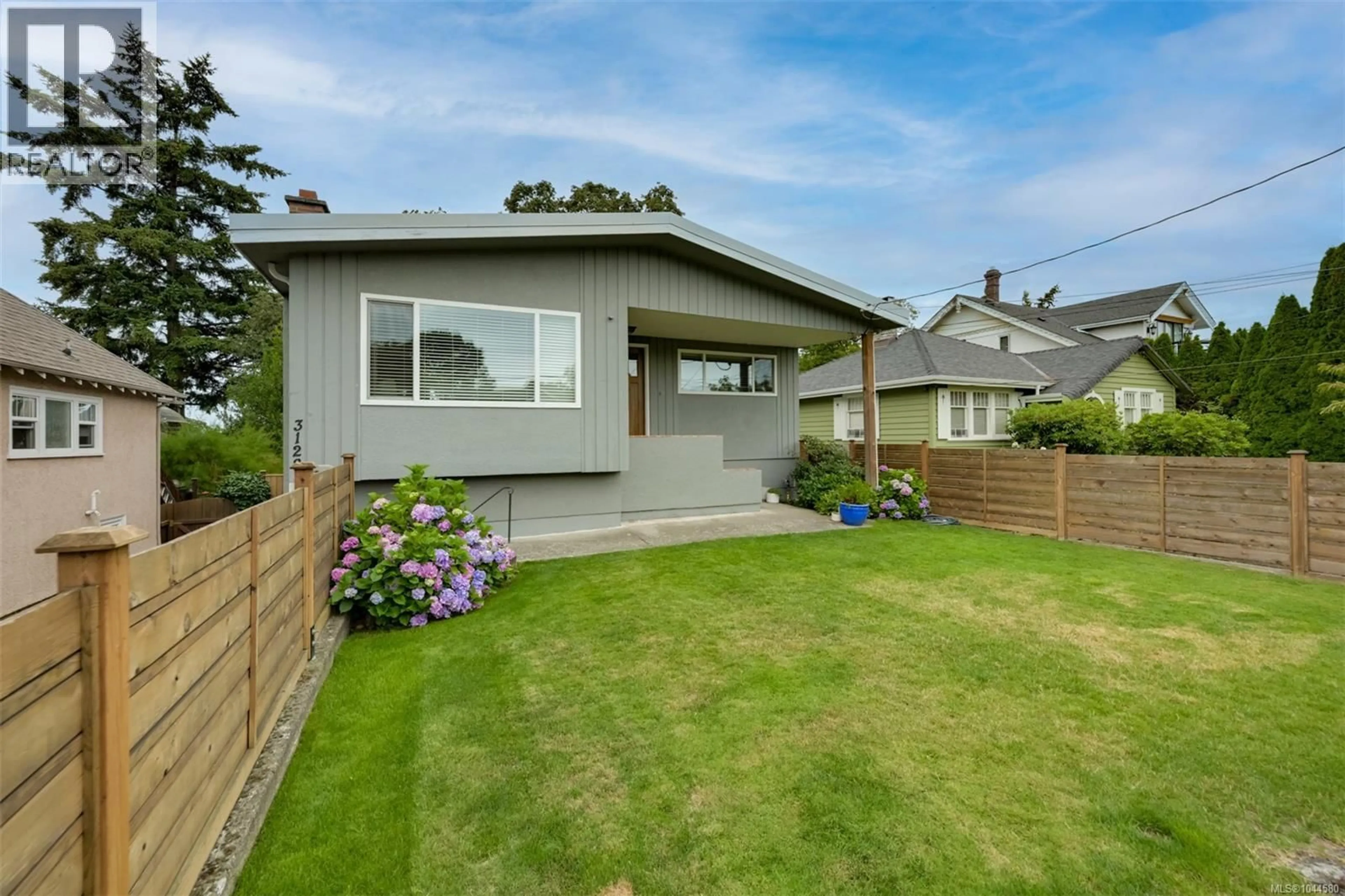 Home with vinyl exterior material, street for 3128 QUADRA STREET, Victoria British Columbia V8X1G1