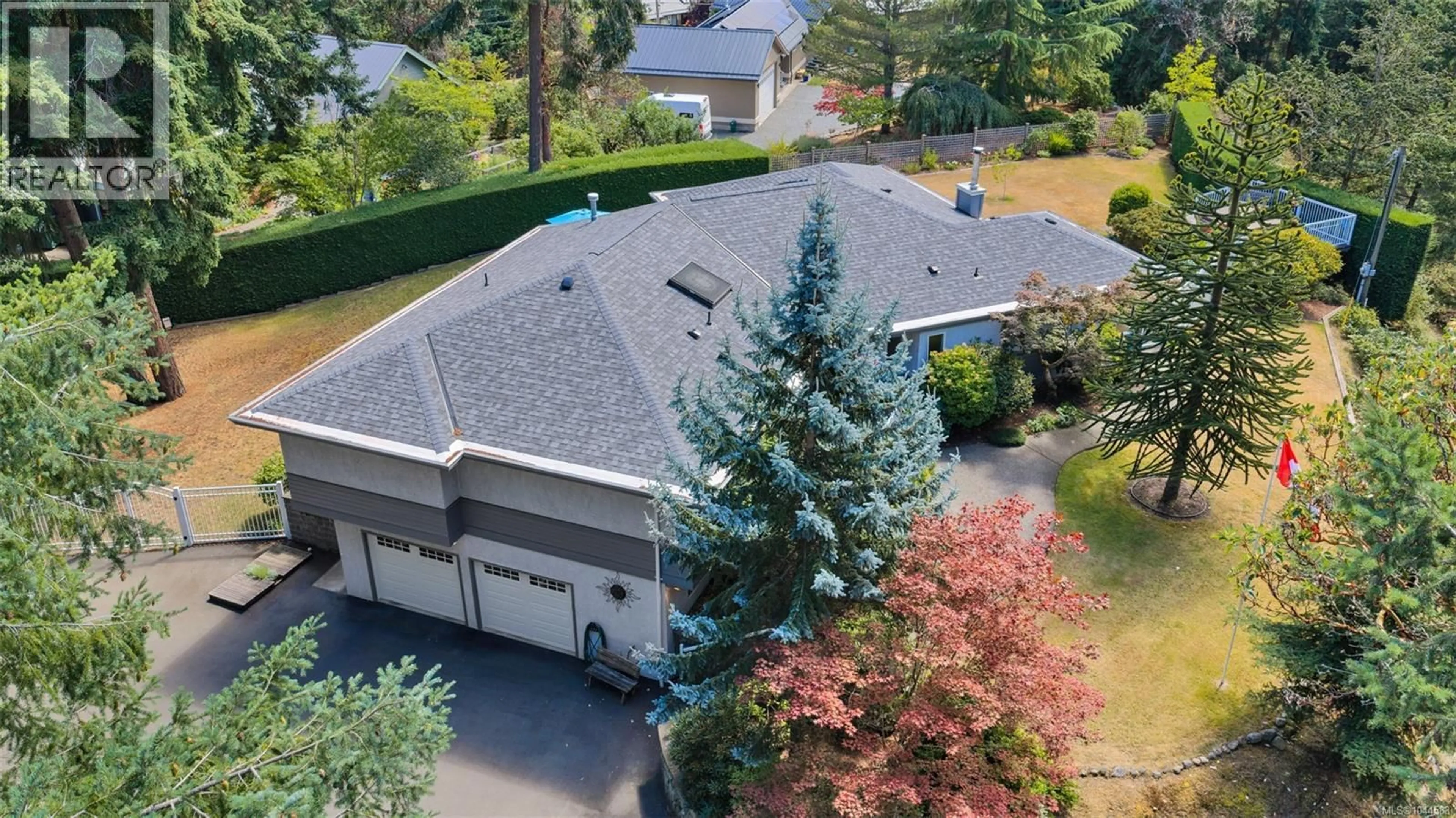 A pic from outside/outdoor area/front of a property/back of a property/a pic from drone, street for 949 PACIFIC PLACE, Duncan British Columbia V9L5S5