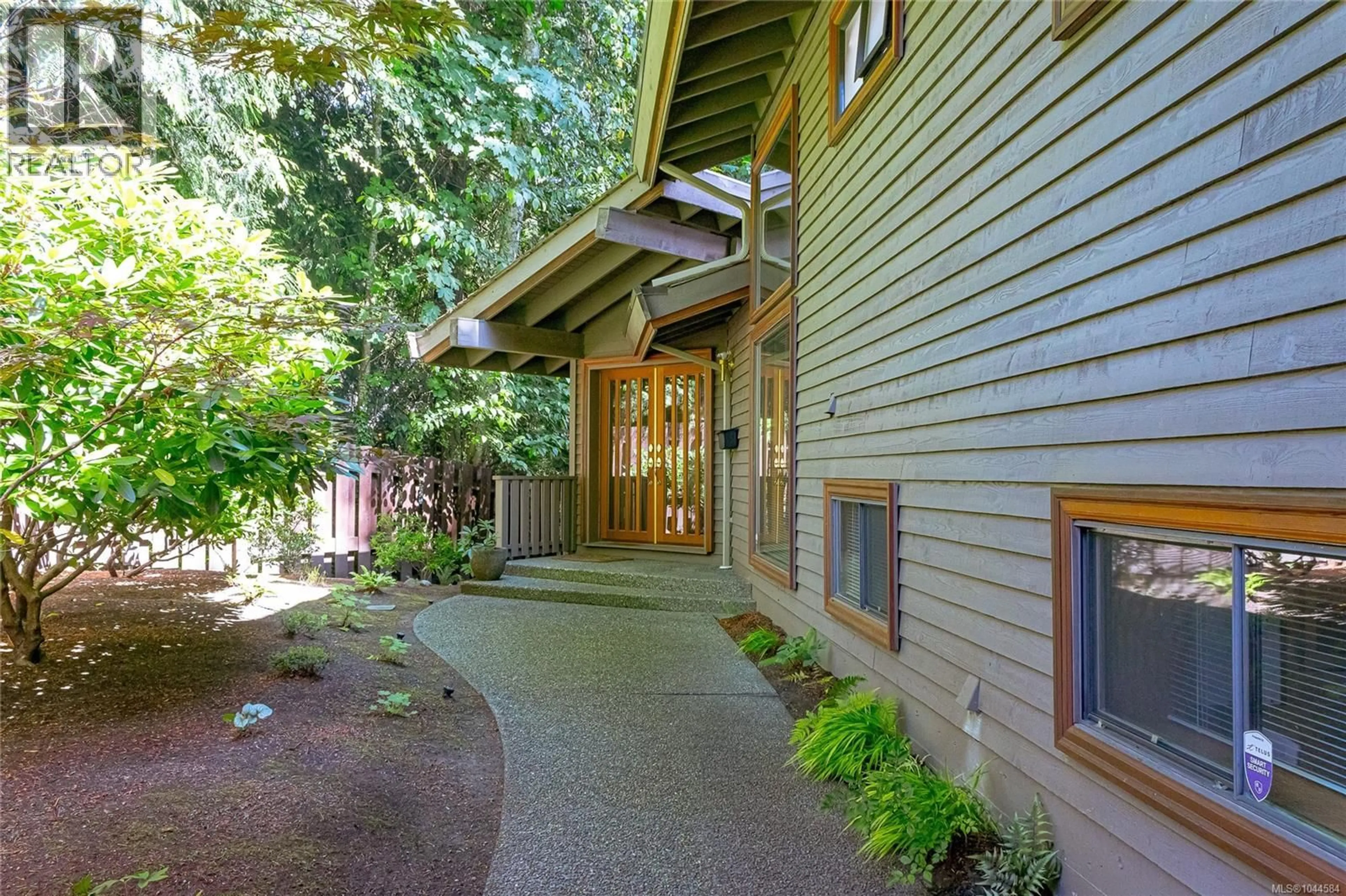 Unknown for 1015 KENTWOOD PLACE, Saanich British Columbia V8Y2R2