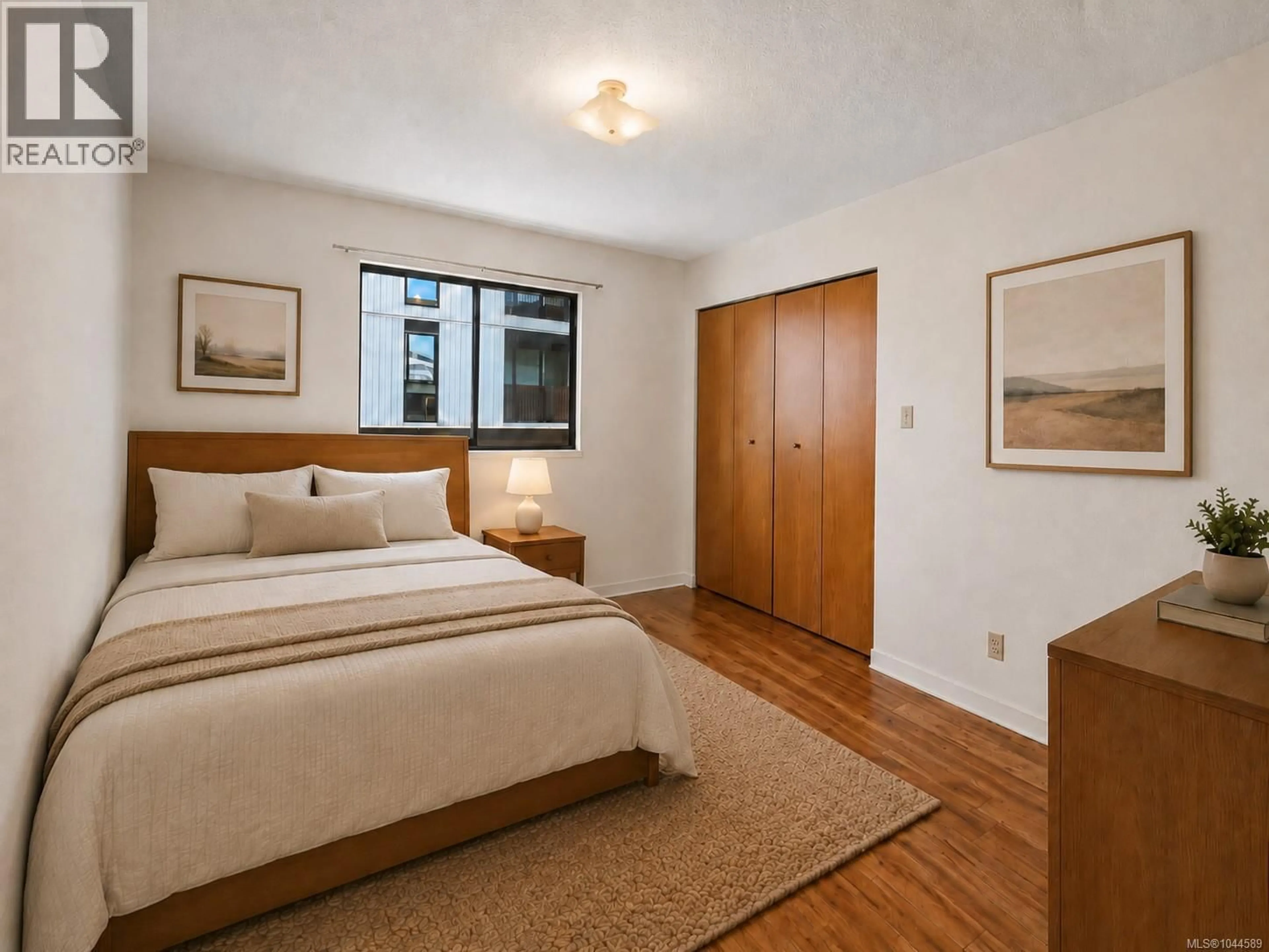 Bedroom with bed, unknown for 302 - 755 HILLSIDE AVENUE, Victoria British Columbia V8T5B3