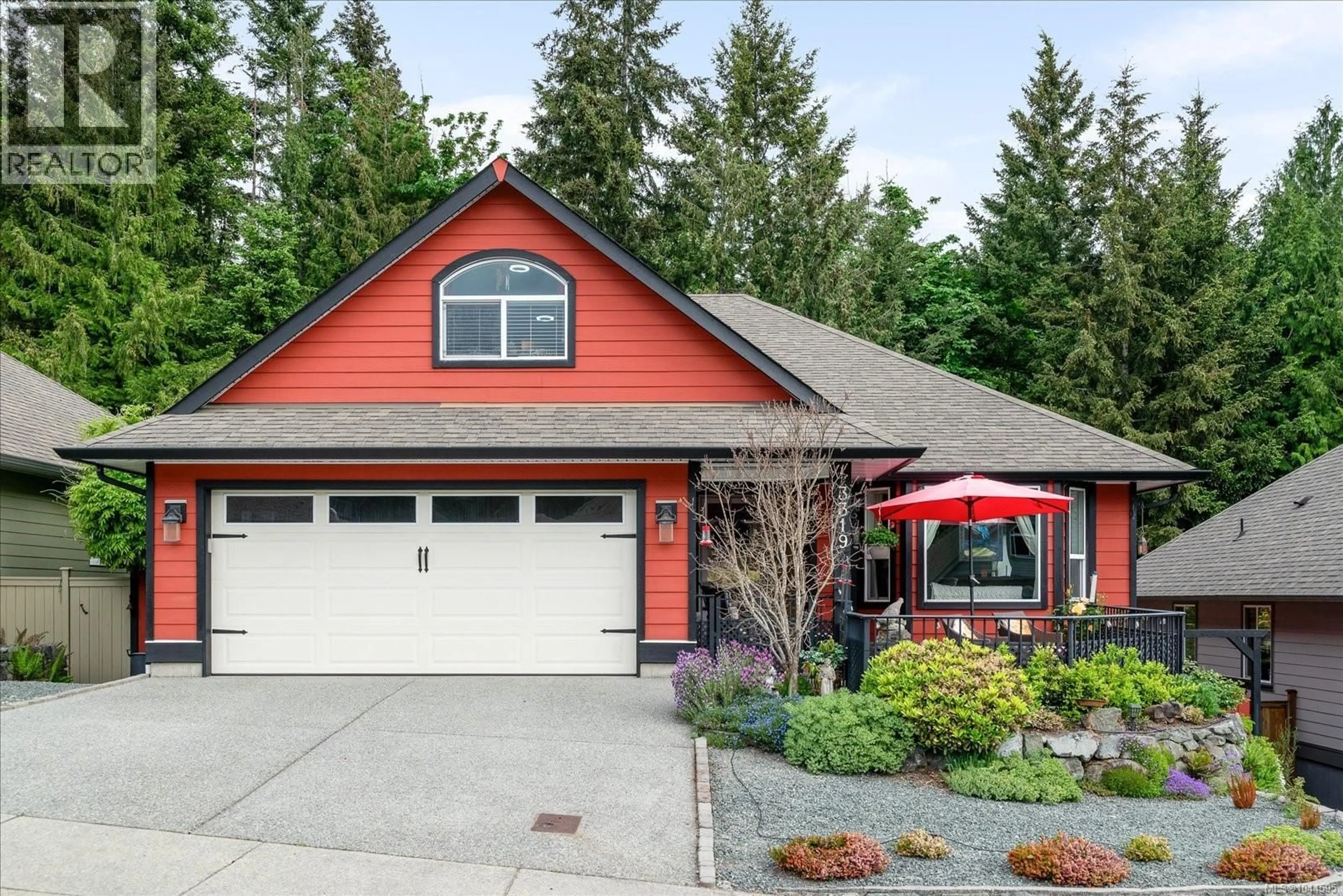 Home with vinyl exterior material, street for 3319 COOK STREET, Chemainus British Columbia V0R1K2