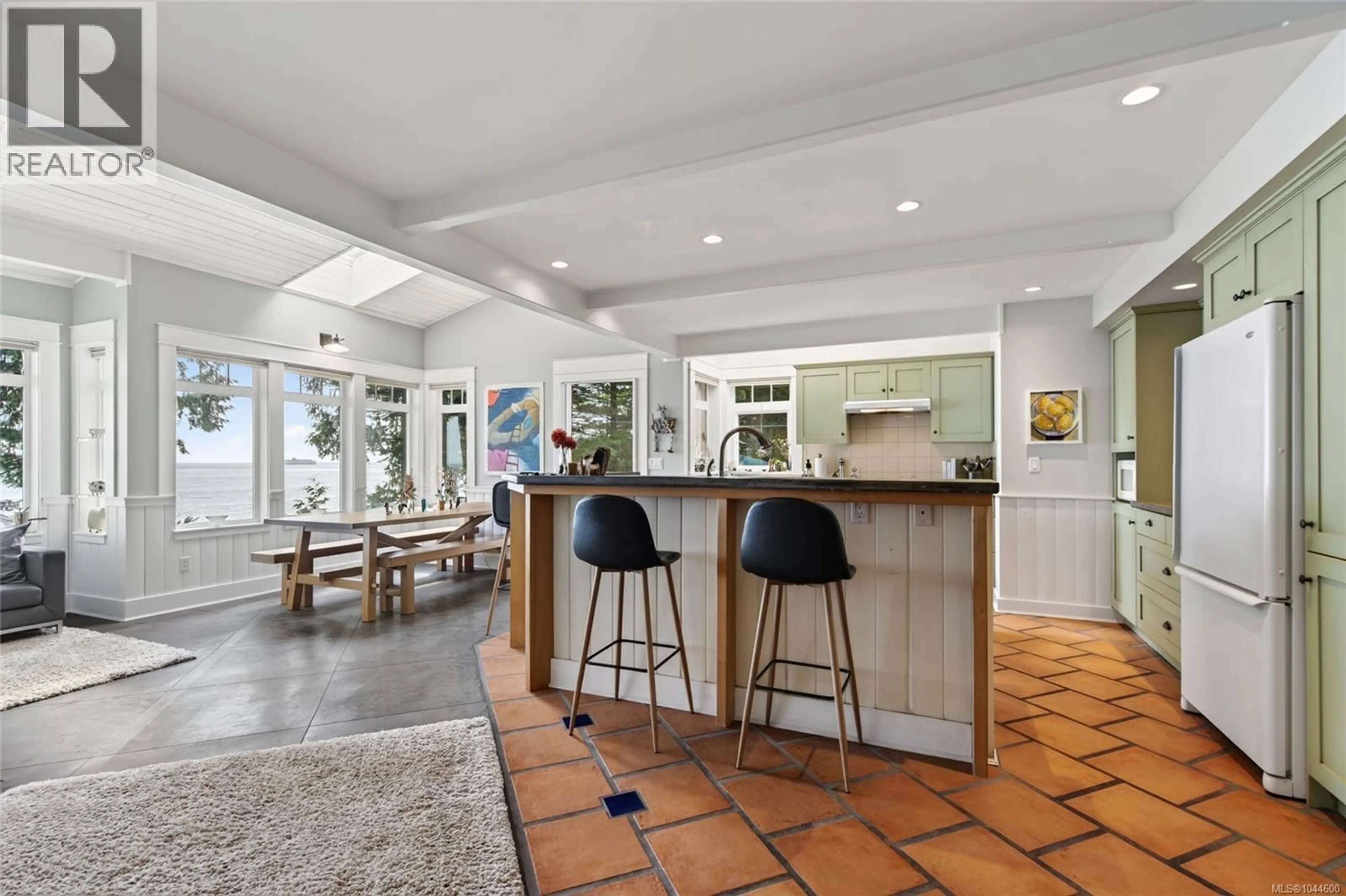 Open concept kitchen, ceramic/tile floor for 105 ISLAND PARK DRIVE, Galiano Island British Columbia V0N1P0