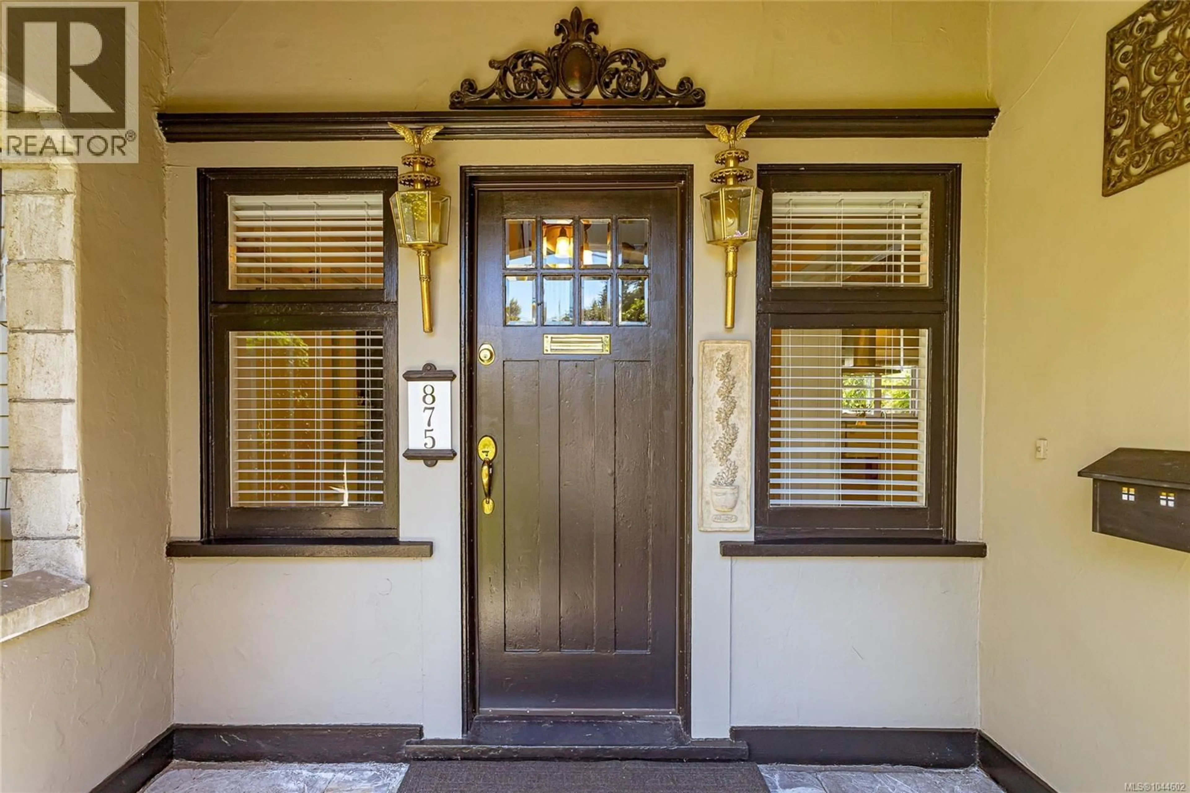 Indoor entryway for 875 RICHMOND ROAD, Victoria British Columbia V8S3Z2