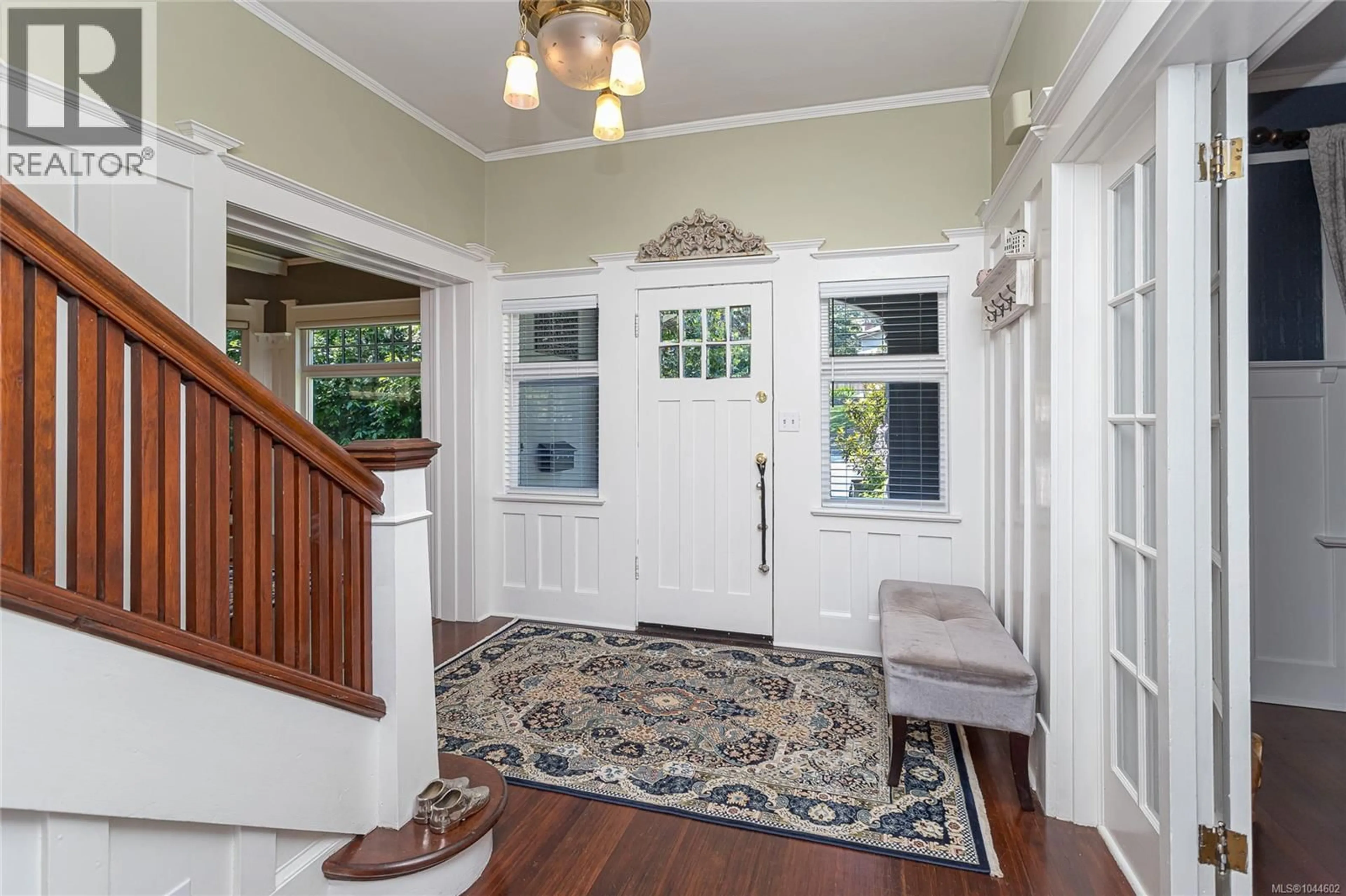 Indoor entryway for 875 RICHMOND ROAD, Victoria British Columbia V8S3Z2