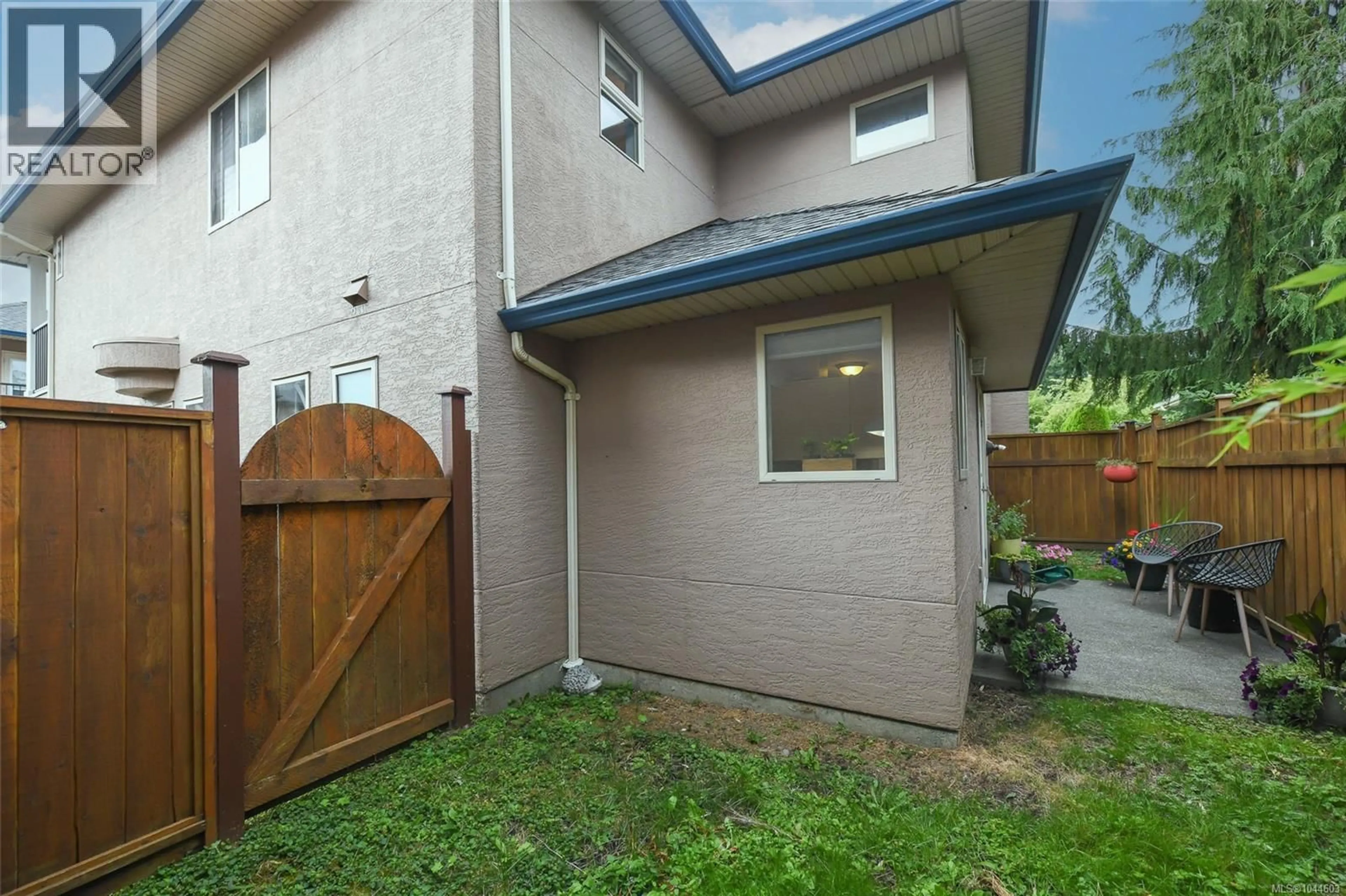 Patio, street for 107 - 720 ASPEN ROAD, Comox British Columbia V9M3Y4