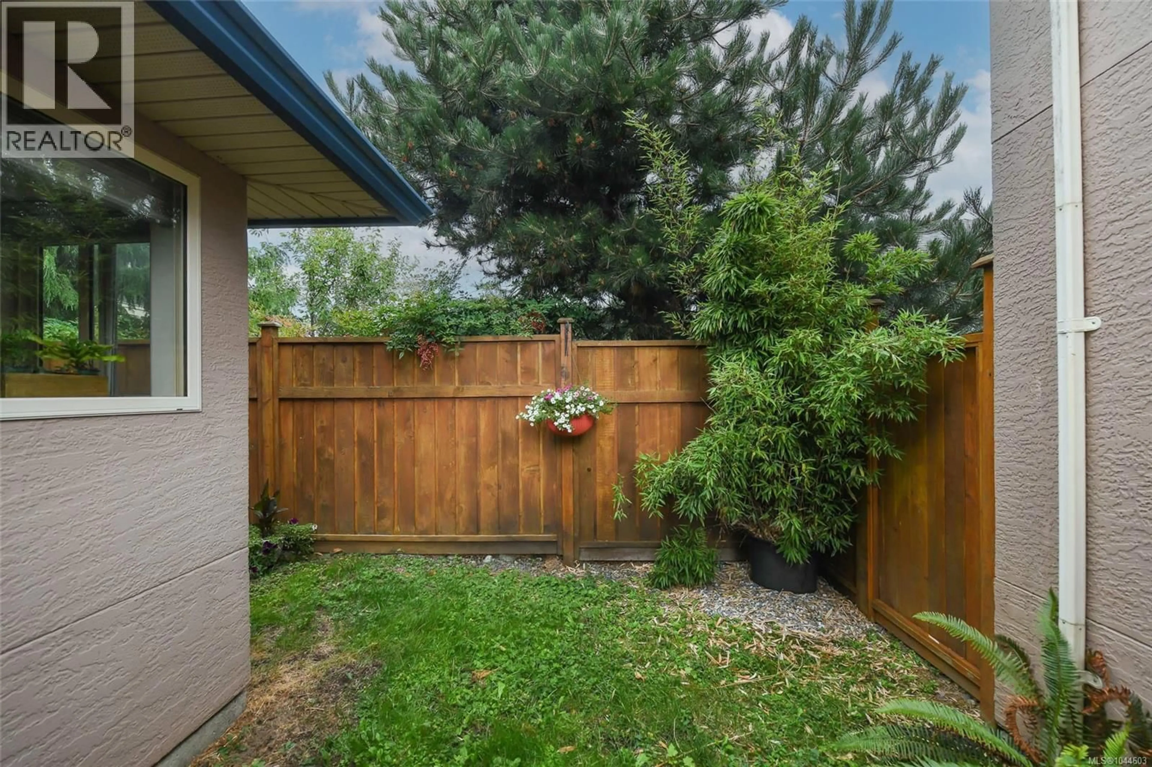 Patio, street for 107 - 720 ASPEN ROAD, Comox British Columbia V9M3Y4
