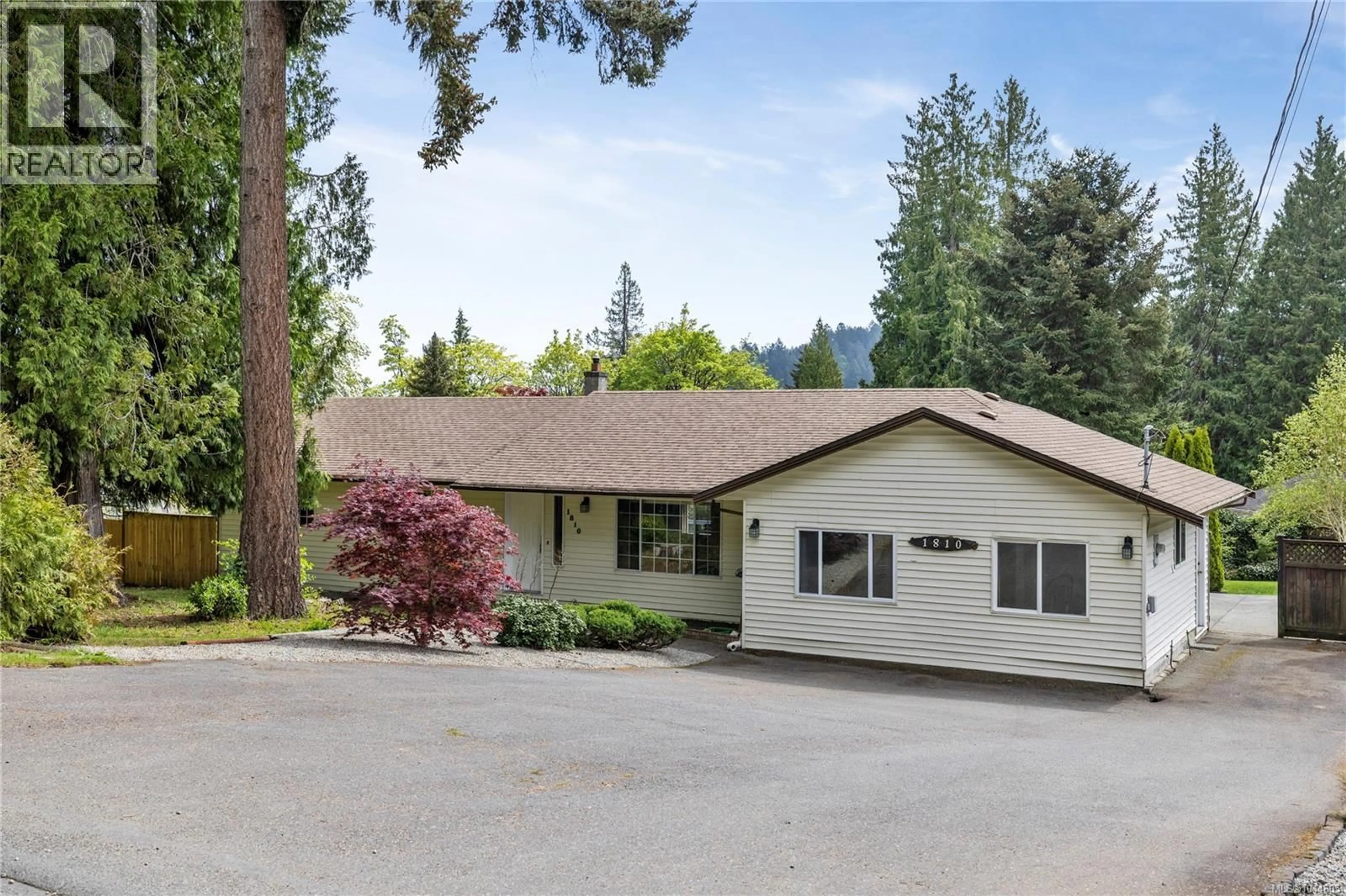 Home with vinyl exterior material, mountain view for 1810 EXTENSION ROAD, Nanaimo British Columbia V9X1C9