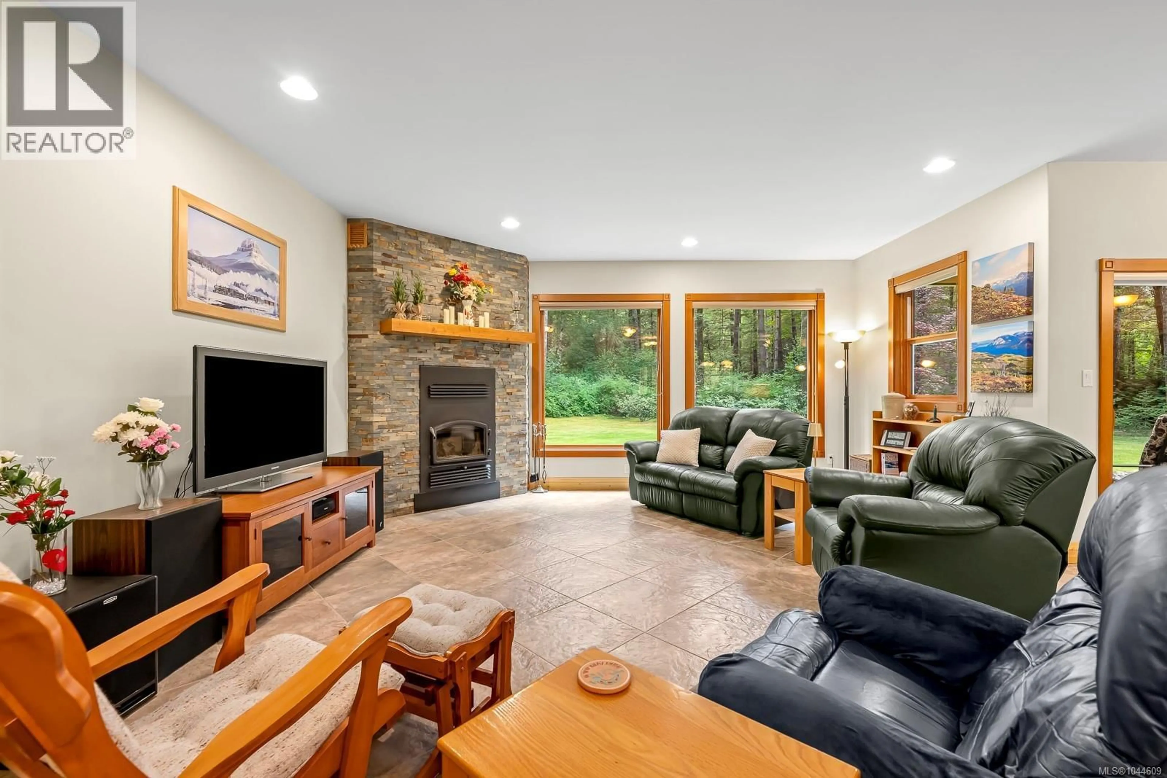 Living room with furniture, ceramic/tile floor for 307 BATES DRIVE, Fanny Bay British Columbia V0R1W0