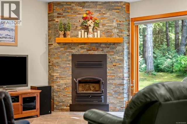 307 BATES DRIVE, Fanny Bay 3