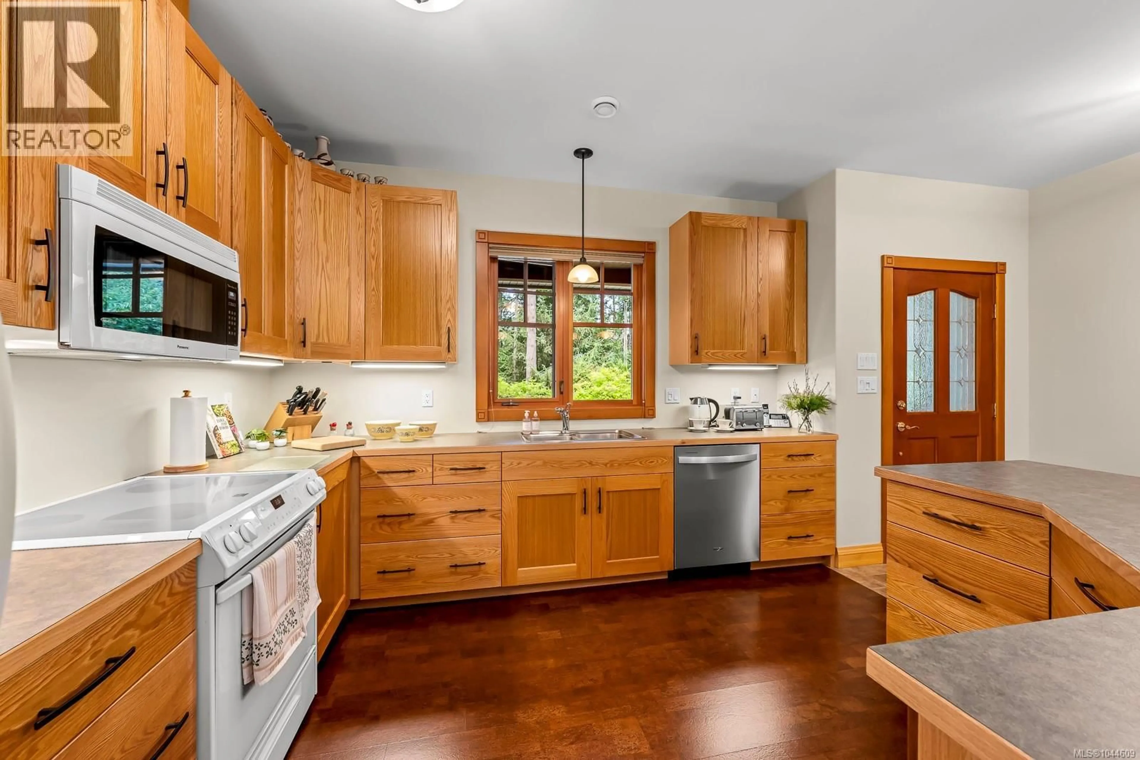 Open concept kitchen, unknown for 307 BATES DRIVE, Fanny Bay British Columbia V0R1W0