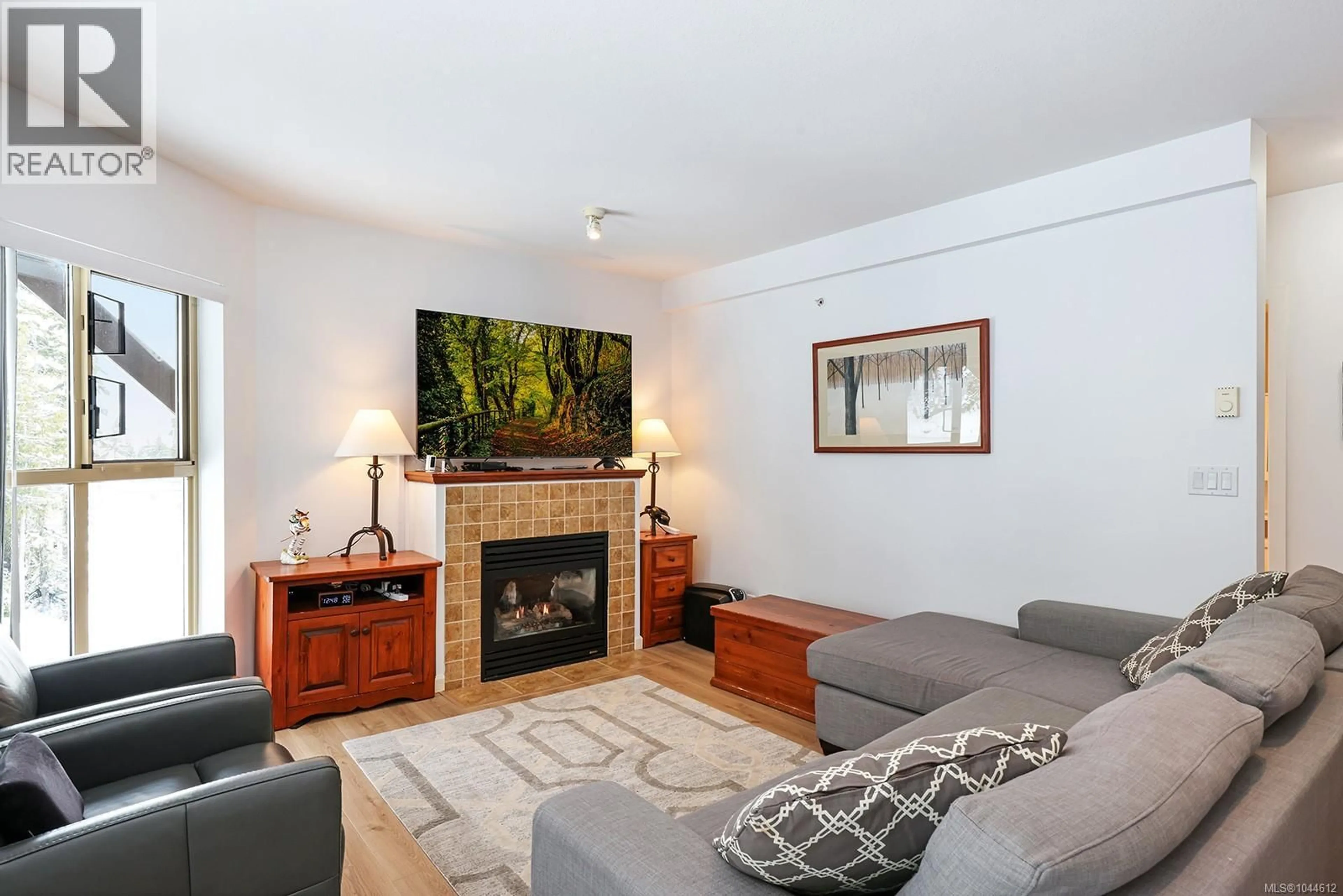 Living room with furniture, wood/laminate floor for 411 - 1280 ALPINE ROAD, Courtenay British Columbia V9J1L0
