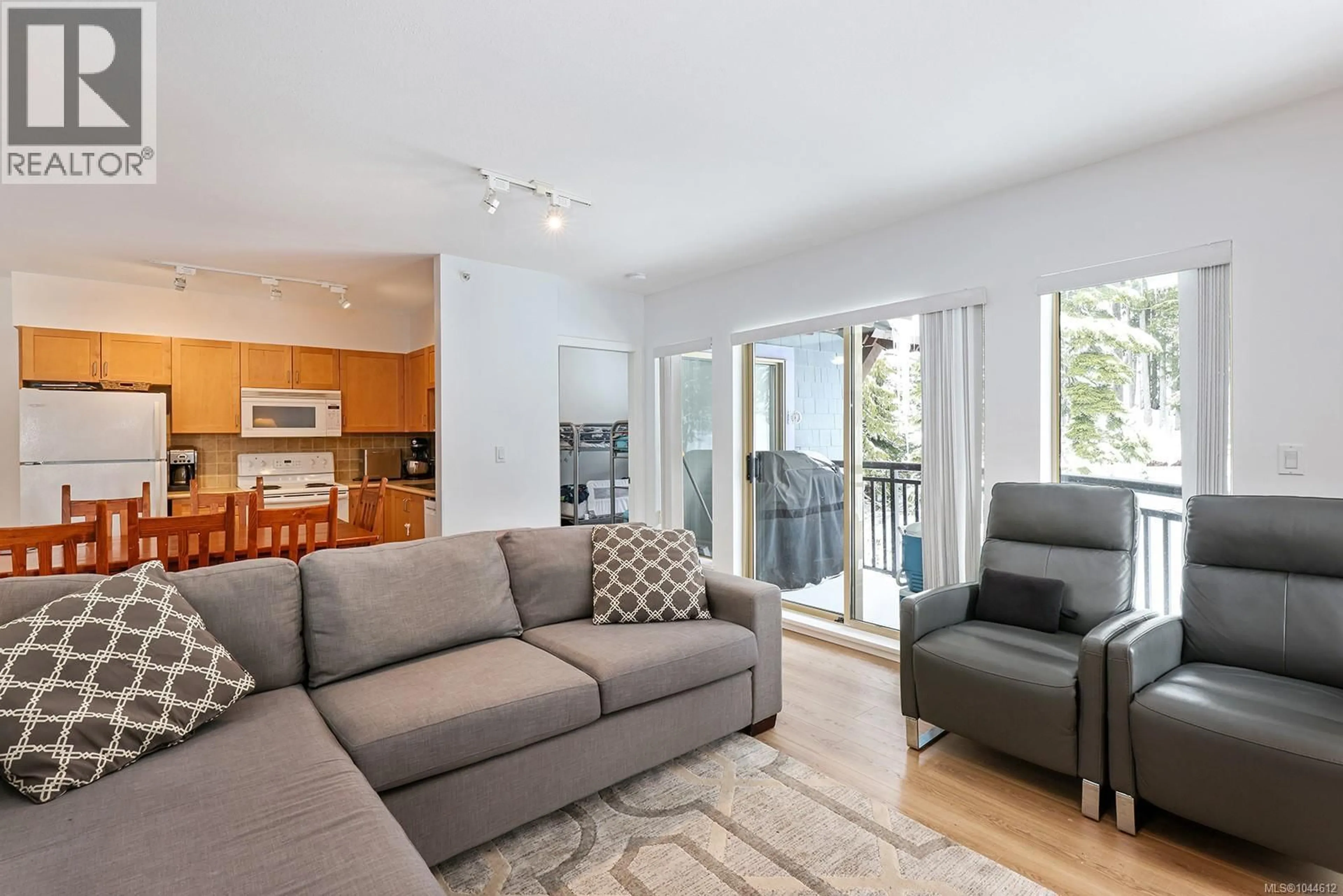 Living room with furniture, unknown for 411 - 1280 ALPINE ROAD, Courtenay British Columbia V9J1L0