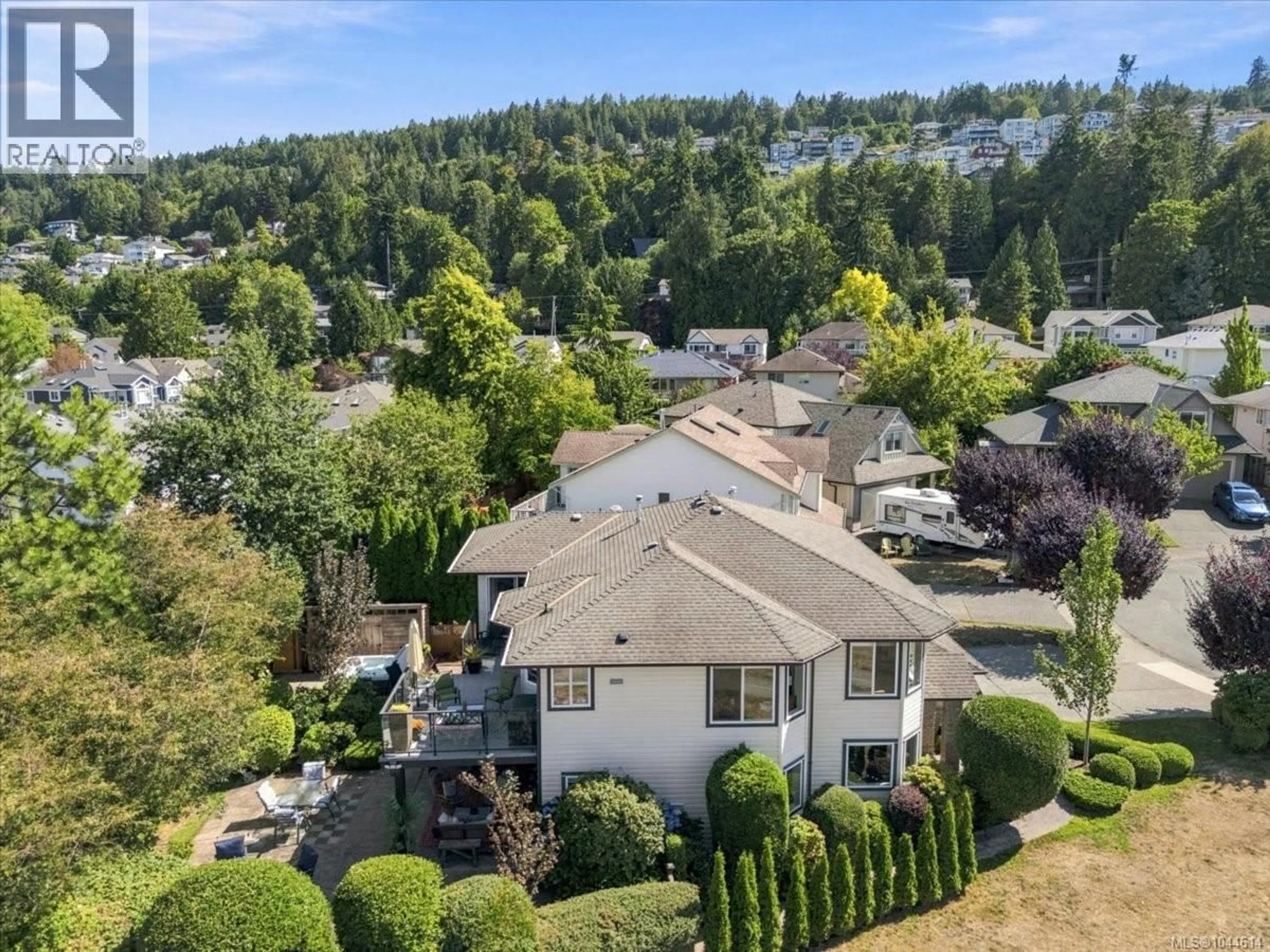 A pic from outside/outdoor area/front of a property/back of a property/a pic from drone, unknown for 5361 WESTHAVEN PLACE, Nanaimo British Columbia V9V1T1