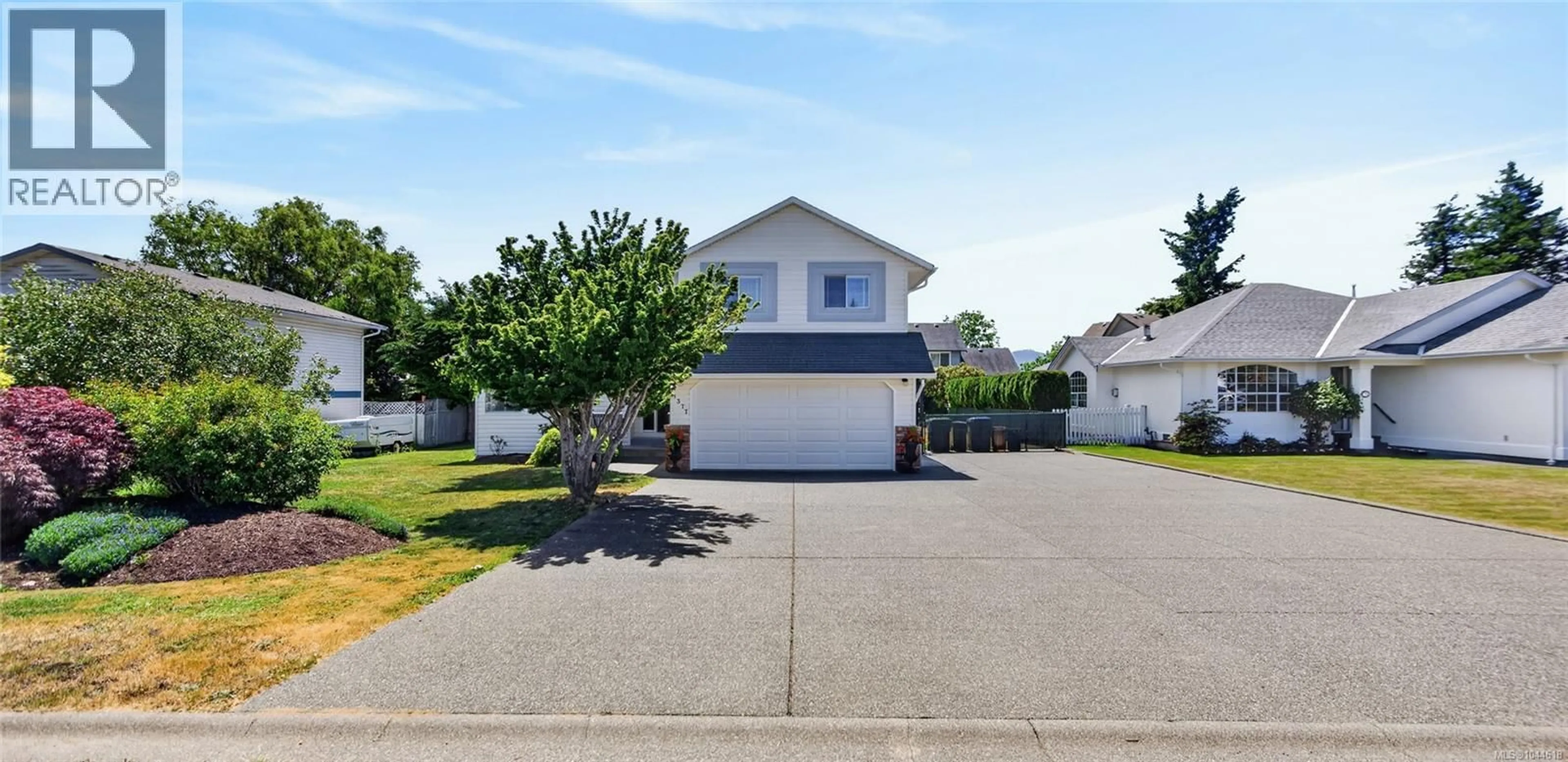 Home with vinyl exterior material, street for 1377 OCEAN VIEW AVENUE, Comox British Columbia V9M3R2
