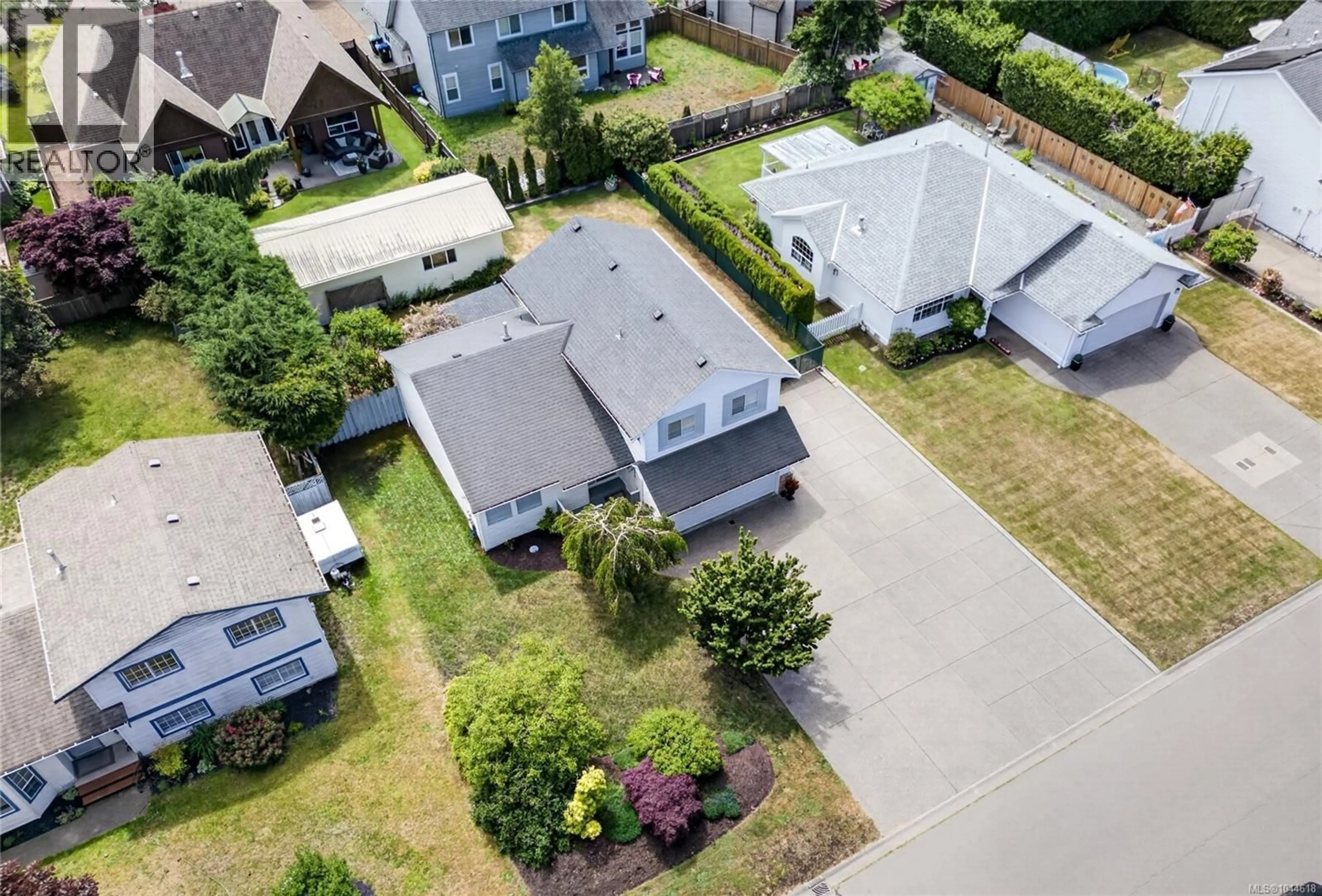 A pic from outside/outdoor area/front of a property/back of a property/a pic from drone, street for 1377 OCEAN VIEW AVENUE, Comox British Columbia V9M3R2