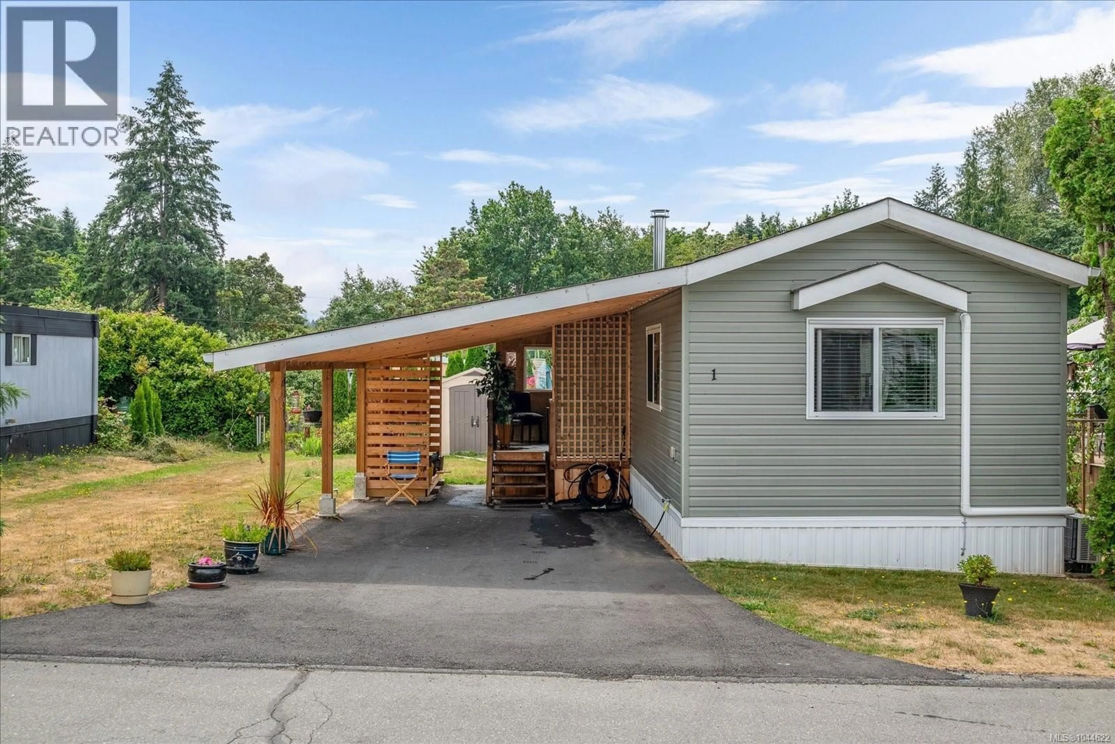Home with vinyl exterior material, street for 1 HONEY DRIVE, Nanaimo British Columbia V9R5N1