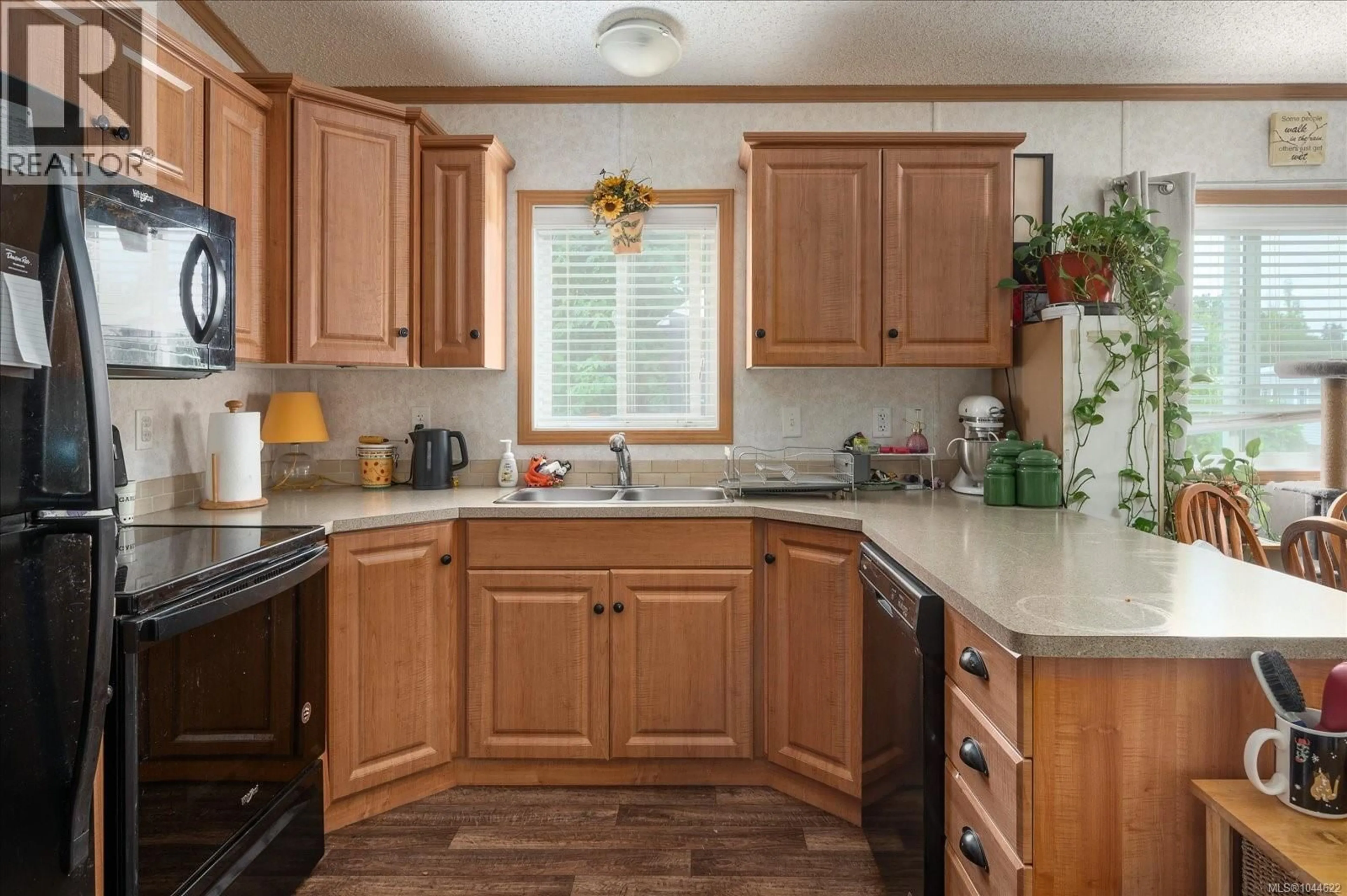Standard kitchen, unknown for 1 HONEY DRIVE, Nanaimo British Columbia V9R5N1