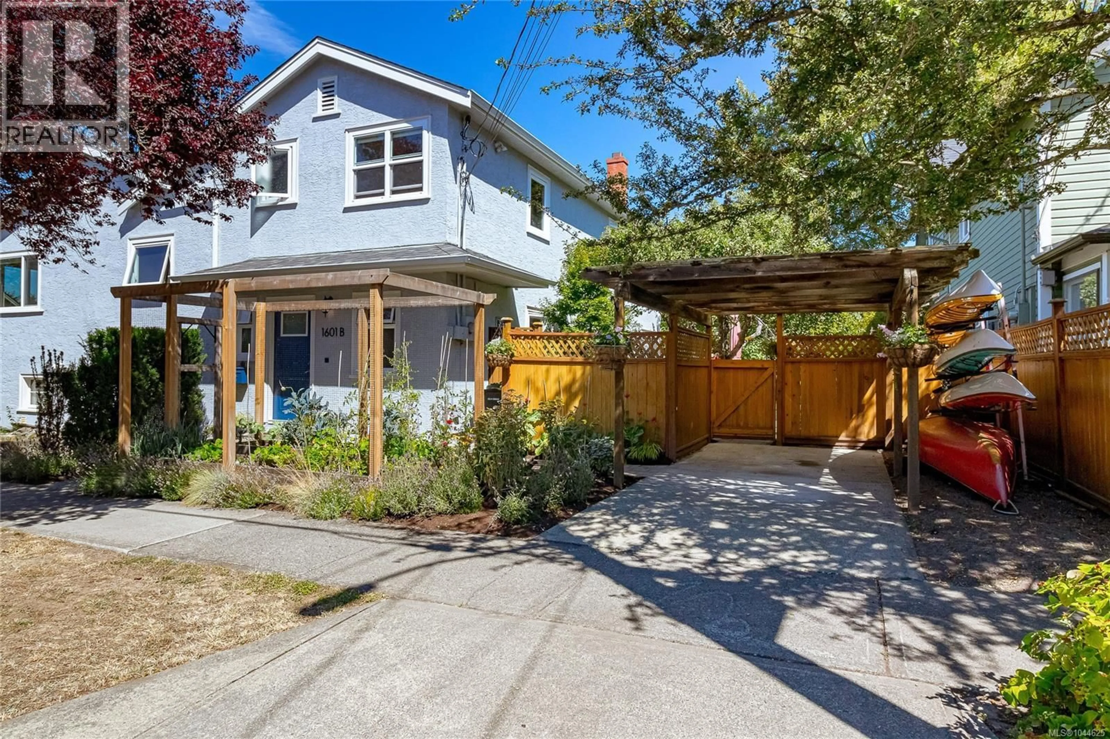 Patio, street for B - 1601 HAULTAIN STREET, Victoria British Columbia V8R2K6