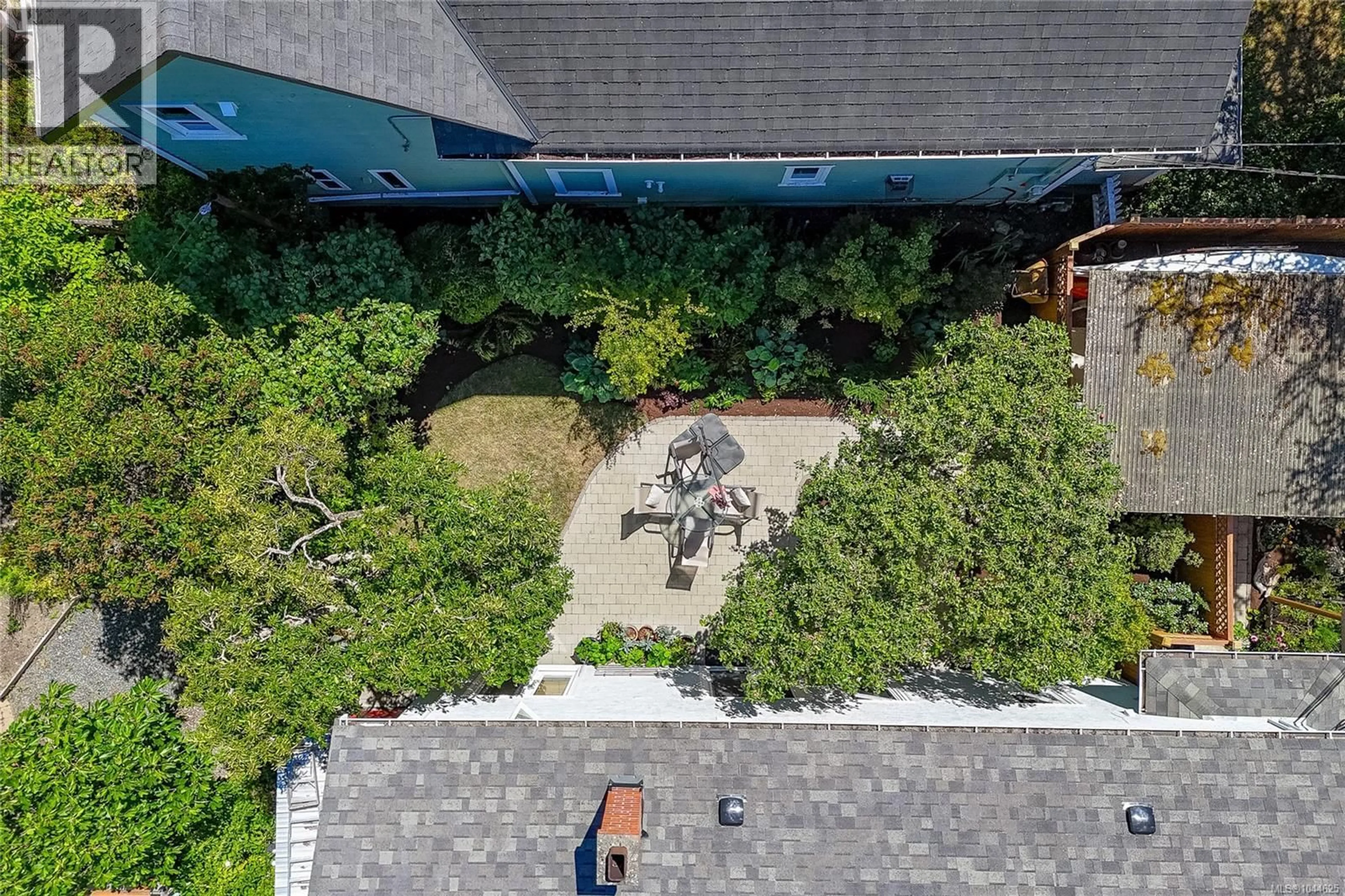 A pic from outside/outdoor area/front of a property/back of a property/a pic from drone, unknown for B - 1601 HAULTAIN STREET, Victoria British Columbia V8R2K6