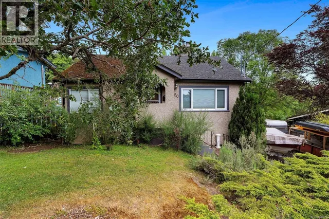 920 JASMINE AVENUE, Saanich