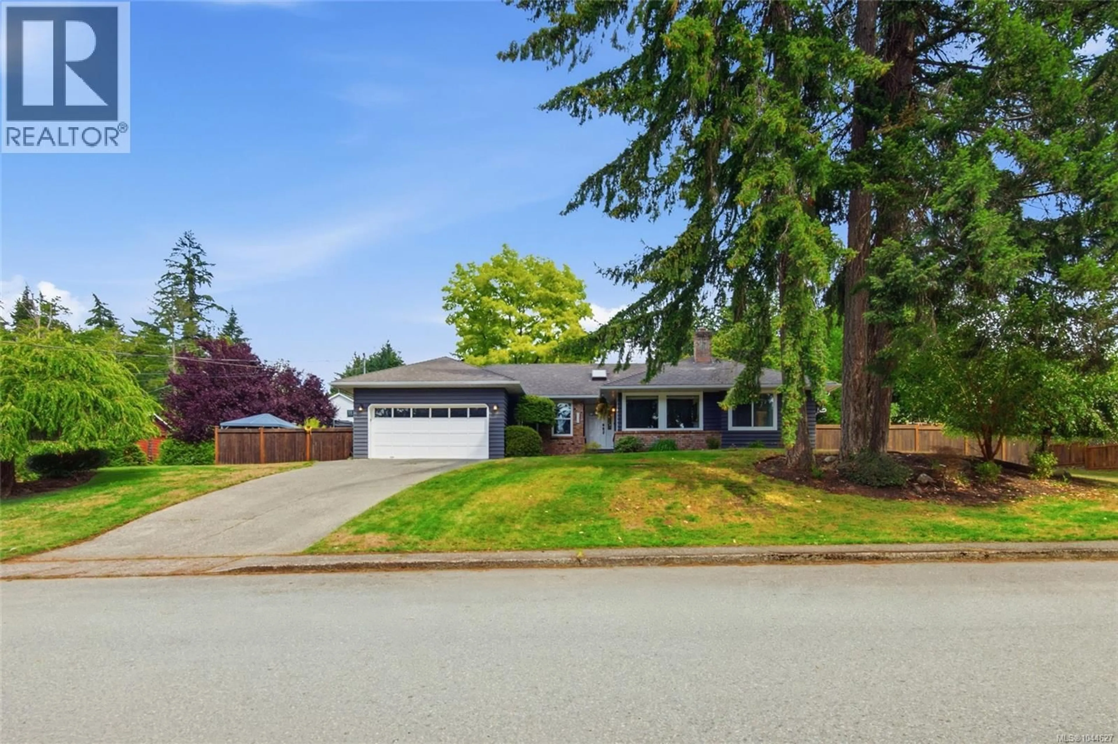 Home with vinyl exterior material, street for 2151 11TH AVENUE, Port Alberni British Columbia V9T7T8