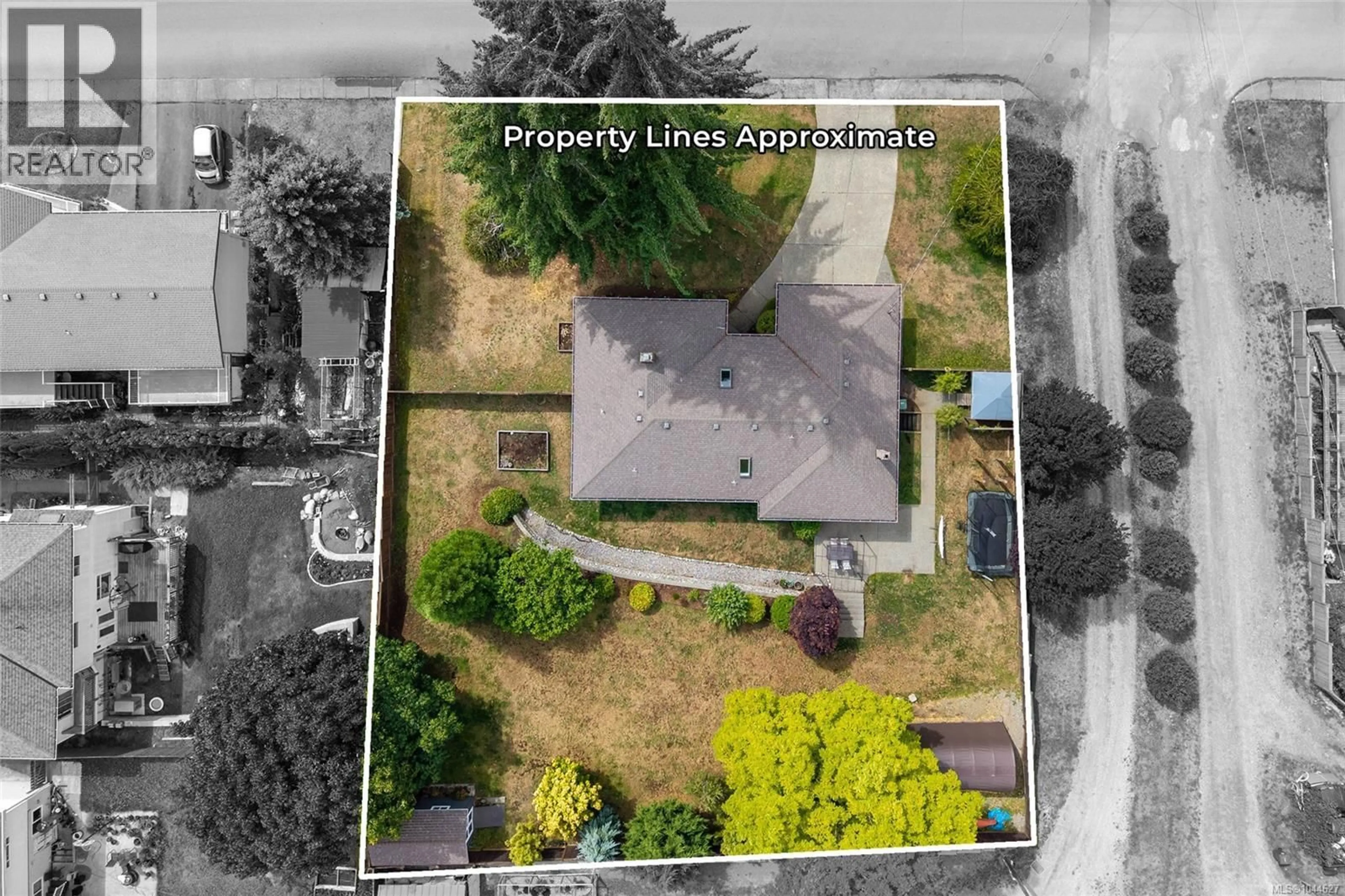 A pic from outside/outdoor area/front of a property/back of a property/a pic from drone, street for 2151 11TH AVENUE, Port Alberni British Columbia V9T7T8