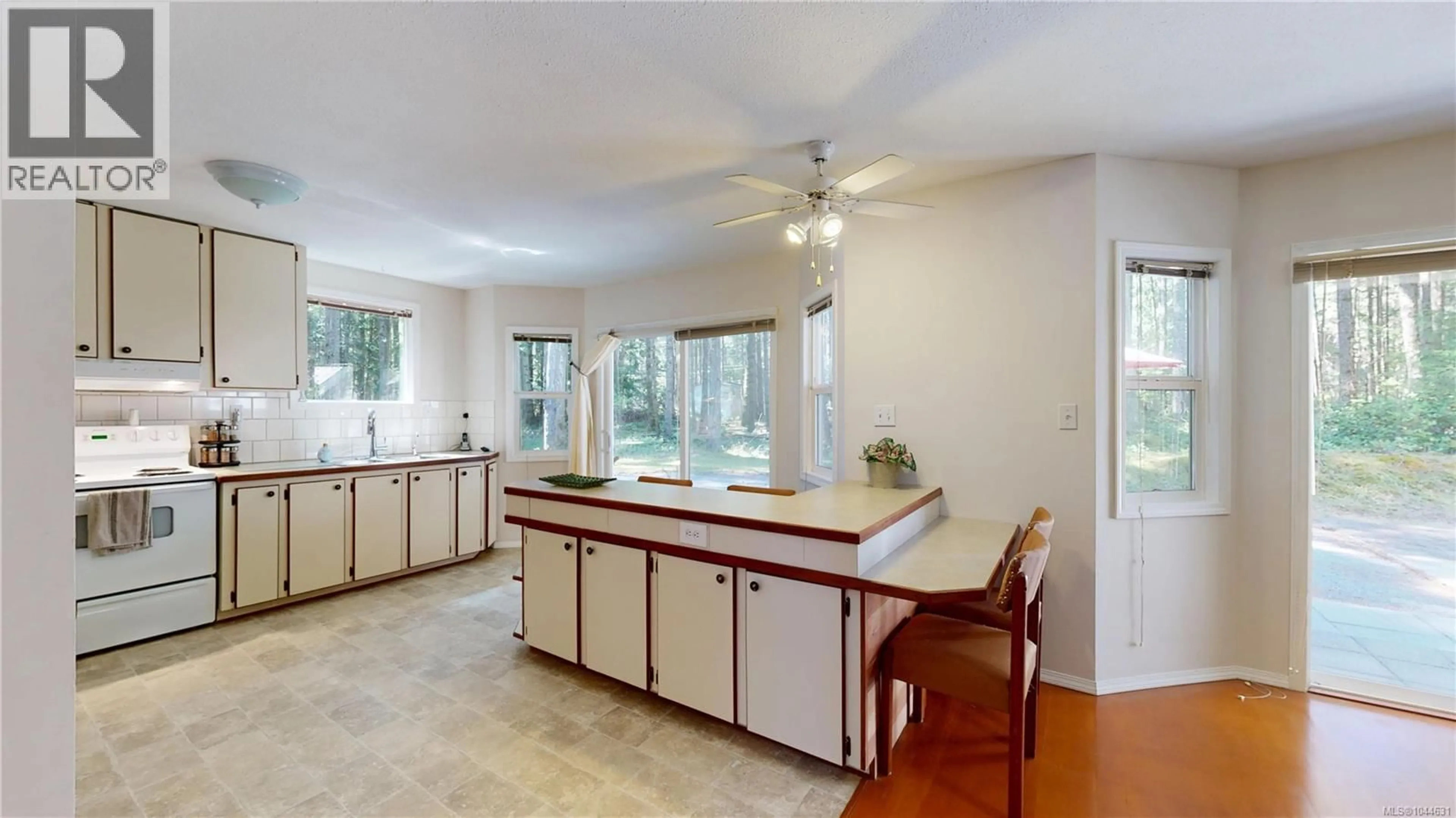 Open concept kitchen, ceramic/tile floor for 980 COATS DRIVE, Gabriola Island British Columbia V0R1X3