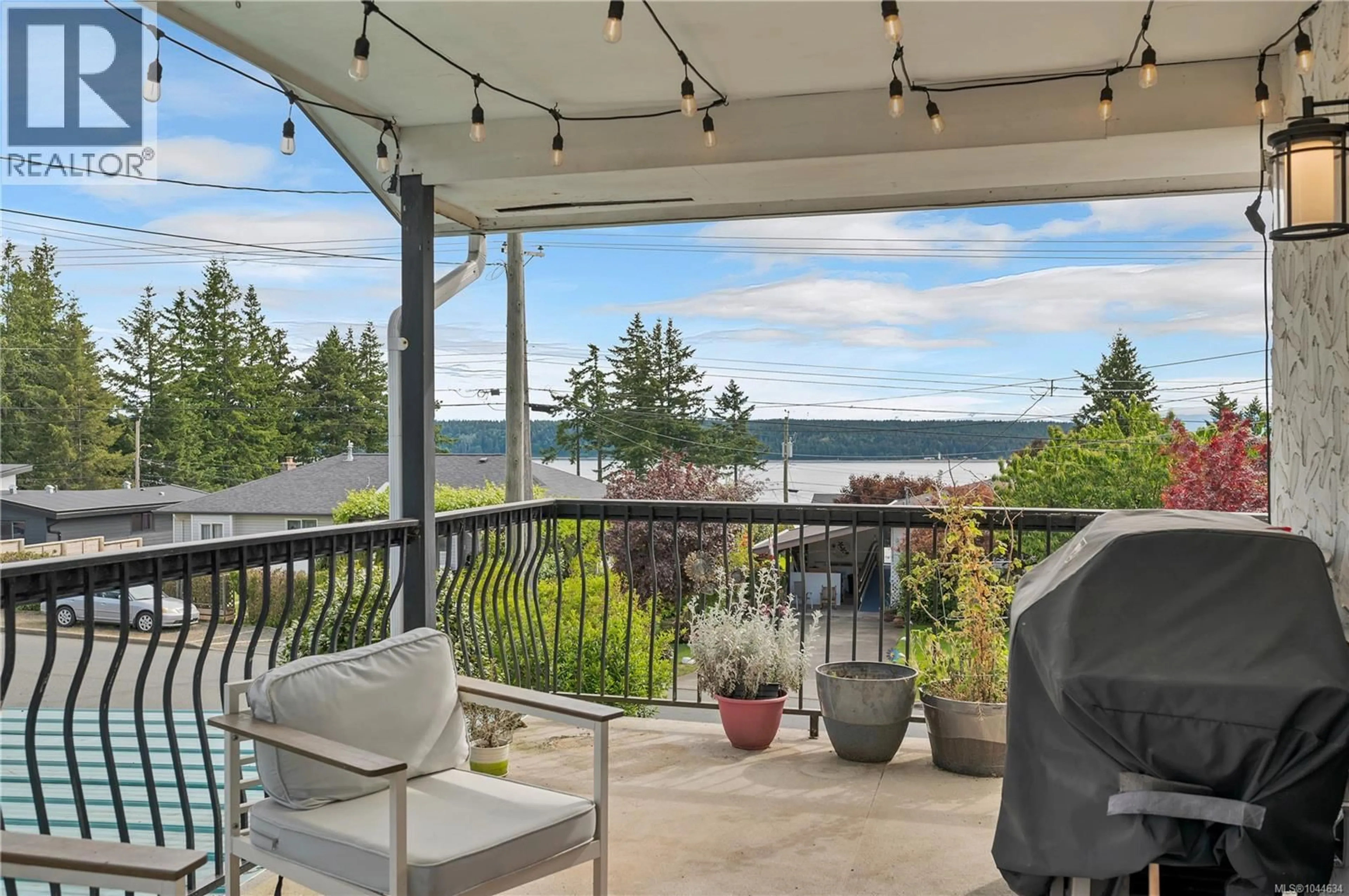 Patio, water/lake/river/ocean view for 880 GALERNO ROAD, Campbell River British Columbia V9W5J4